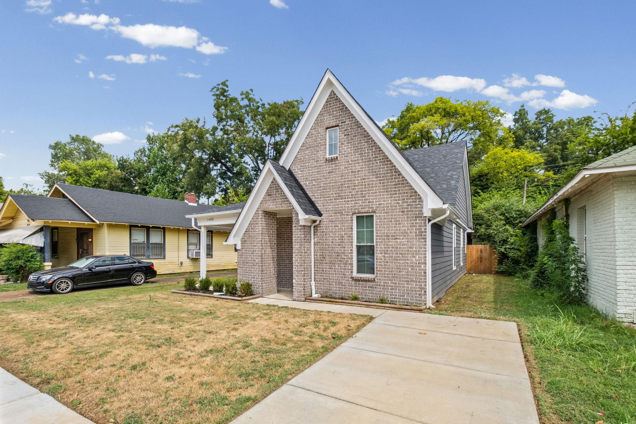 1488 Lyndale Ave Property Photo 3