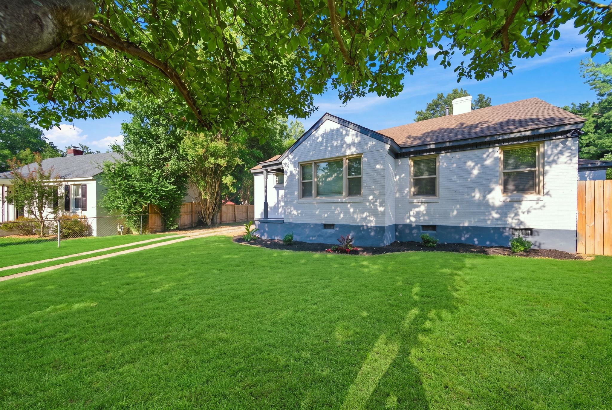 458 Gerald Rd Property Photo 2