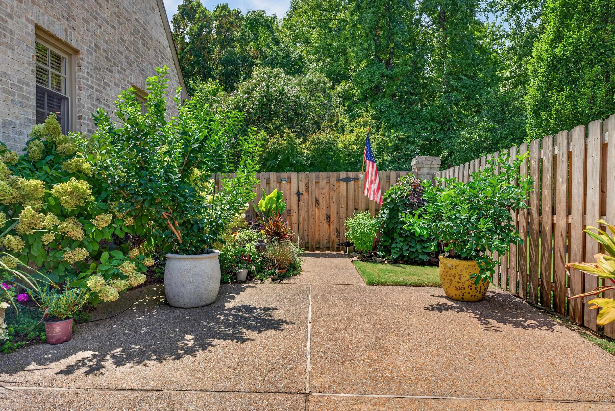 10307 Shea Woods Dr Property Photo 39