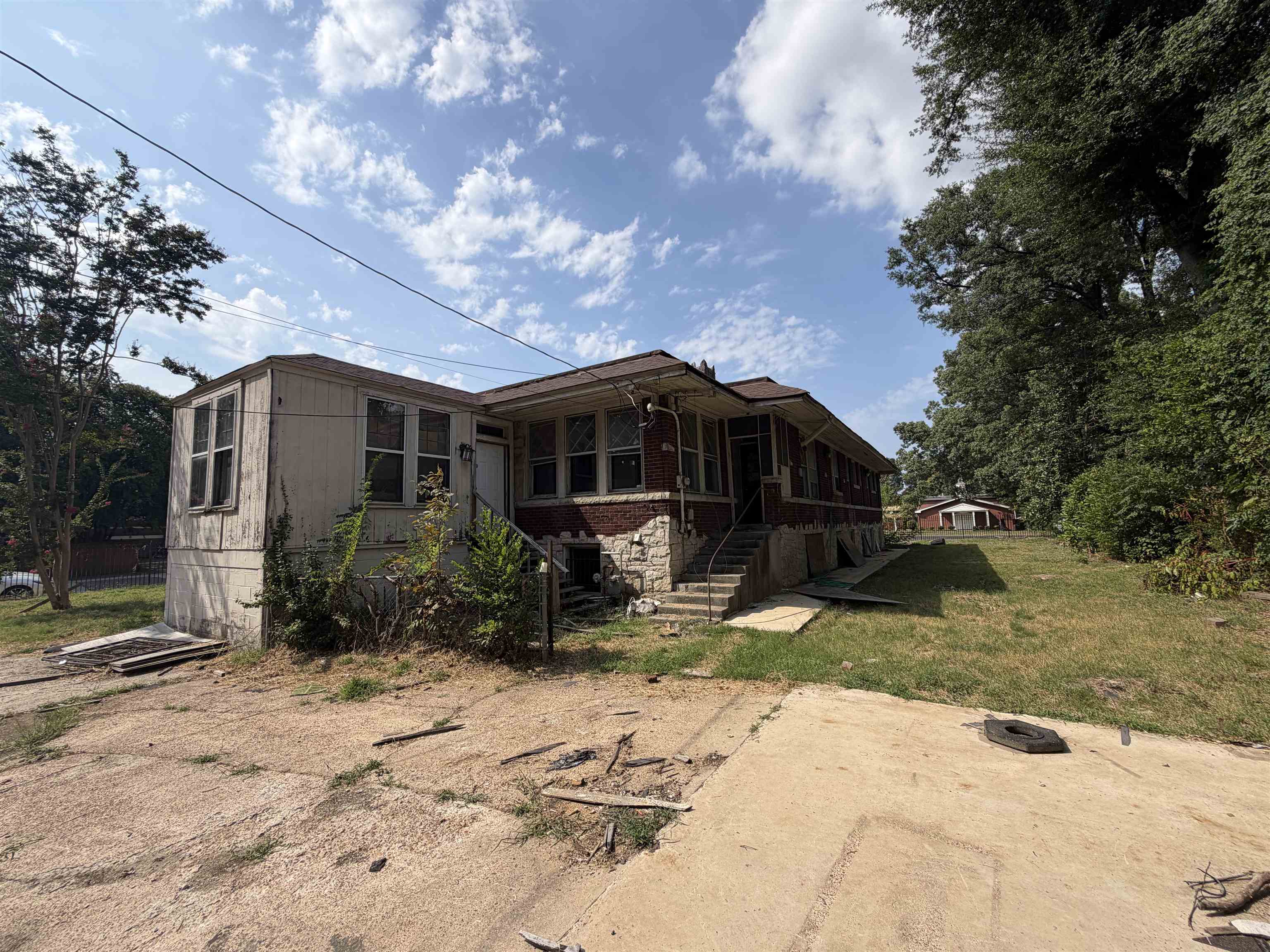 540 Hawthorne St Property Photo 4