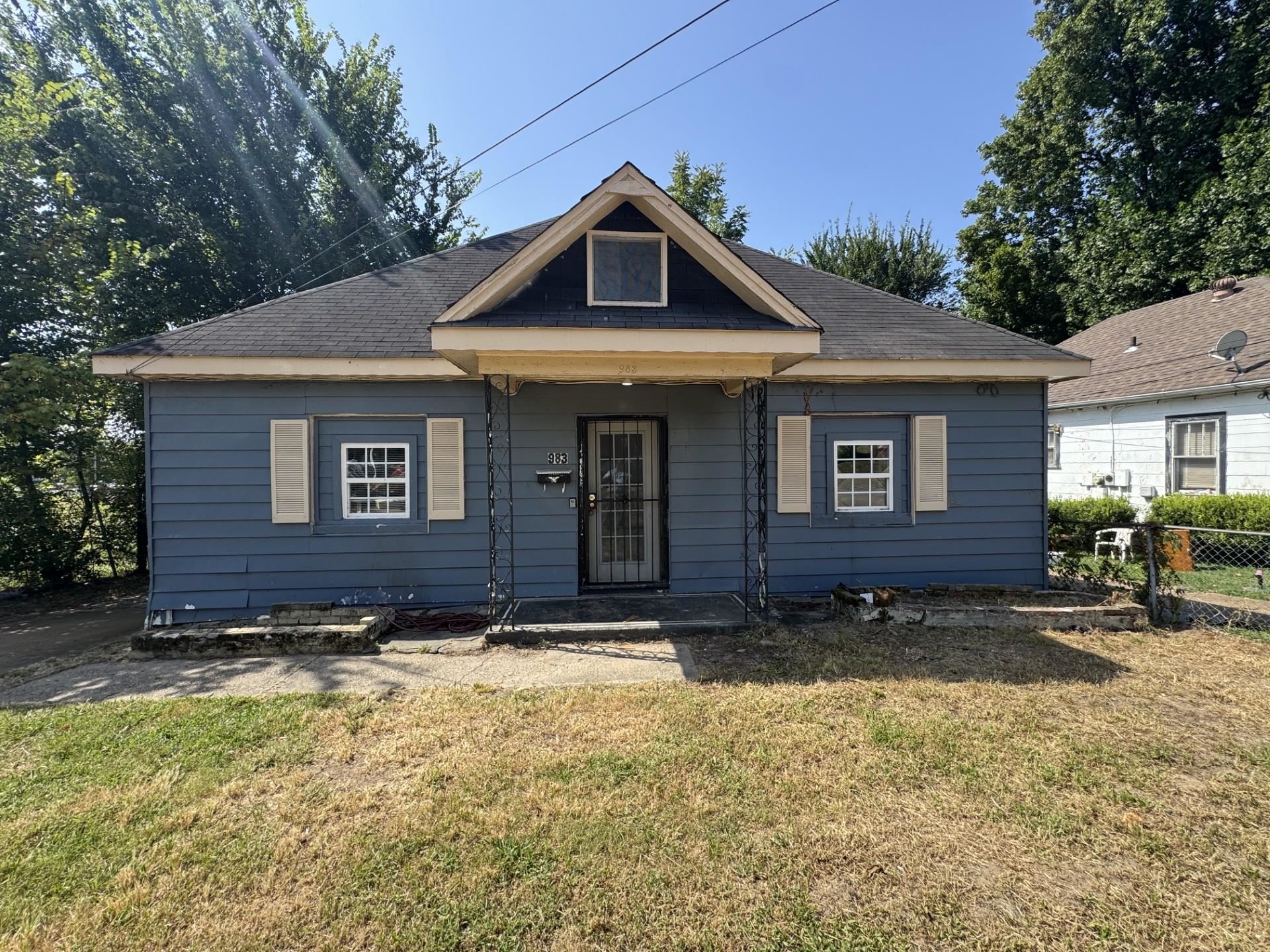 983 E PERSON AVE Property Photo 1