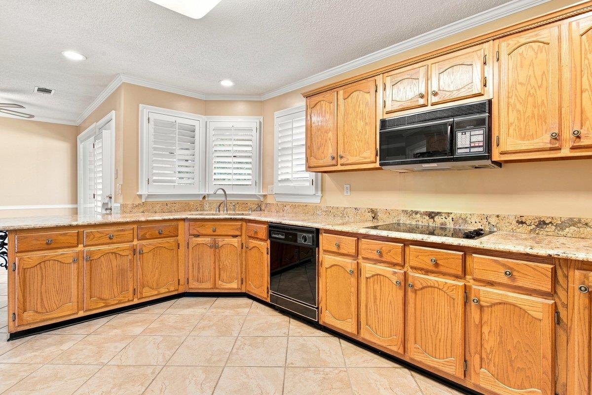 751 Lake Meadow Dr Property Photo 12