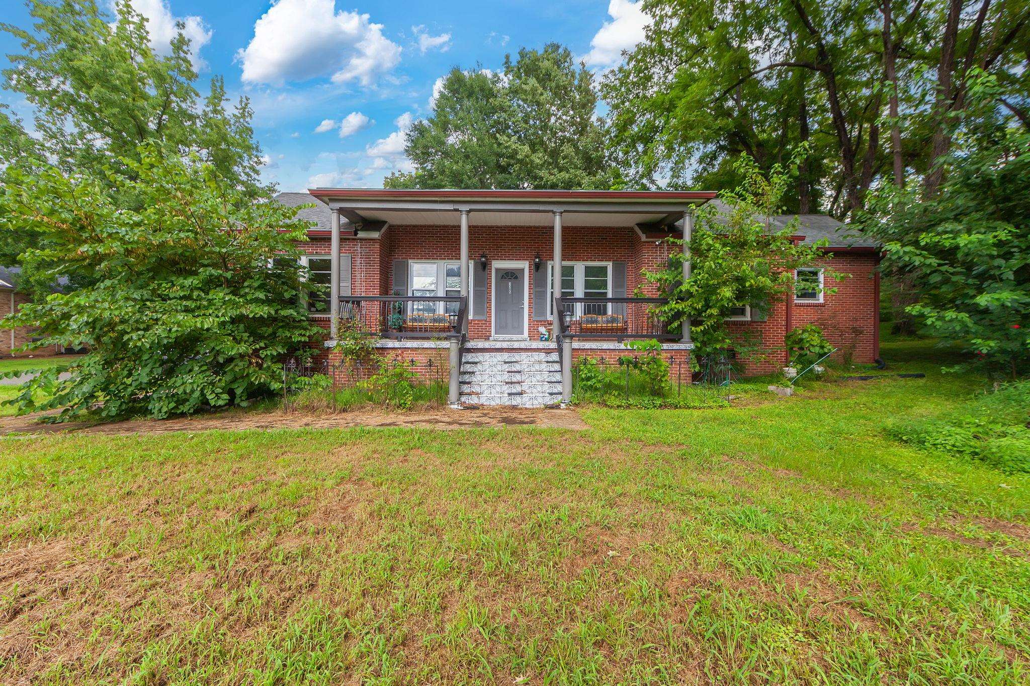 1305 Hollywood Dr Property Photo 1