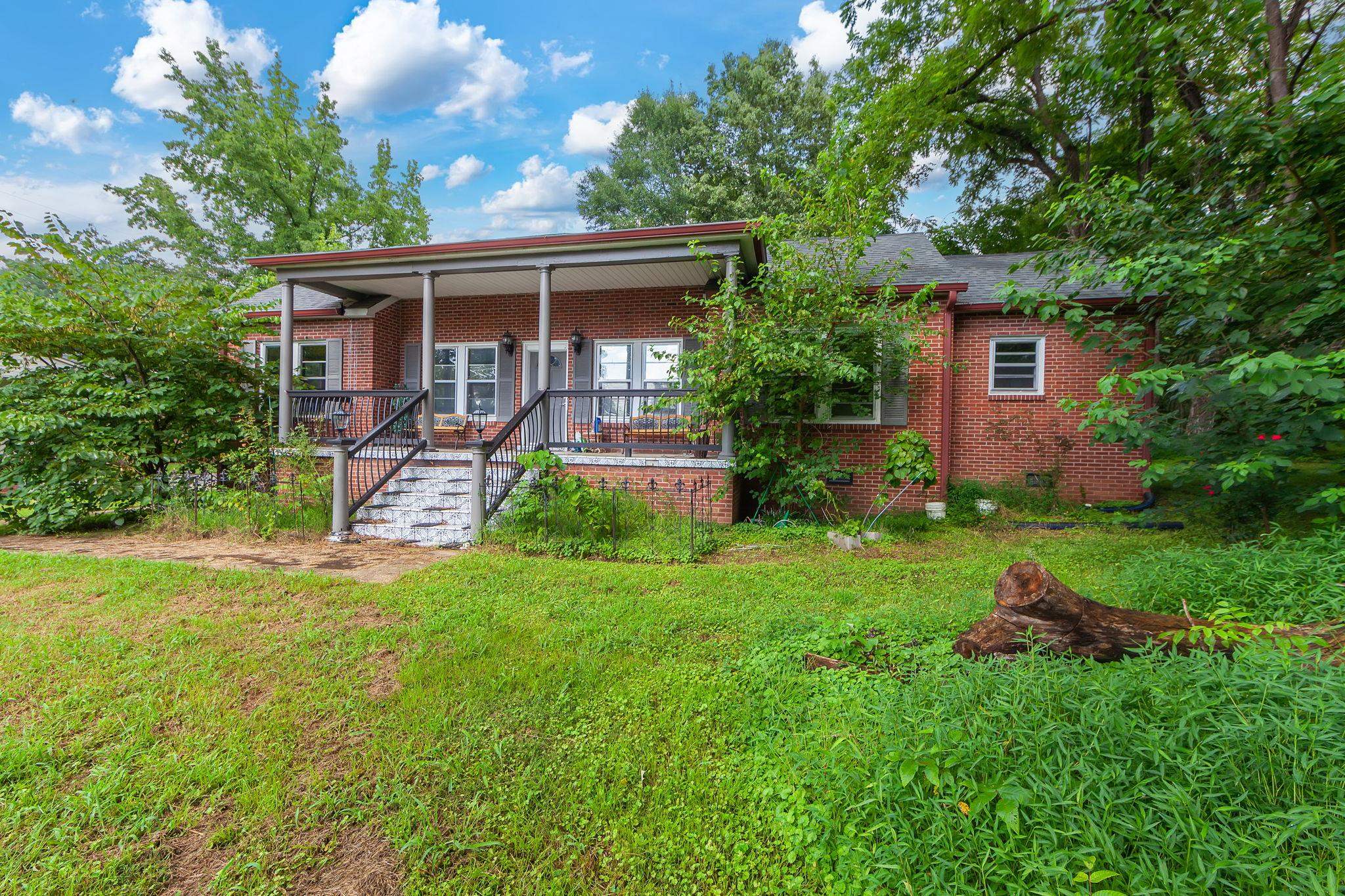 1305 Hollywood Dr Property Photo 3