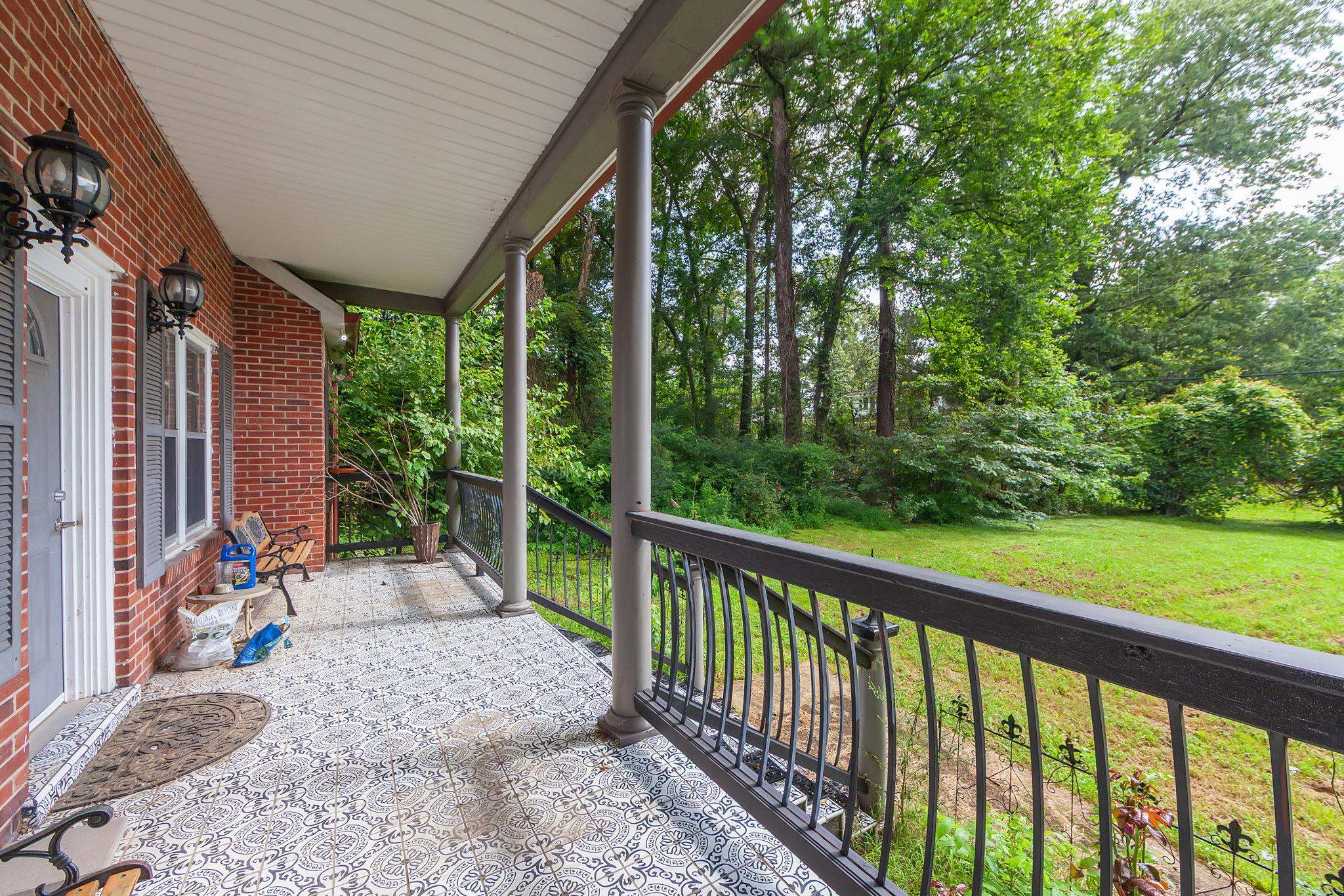 1305 Hollywood Dr Property Photo 4