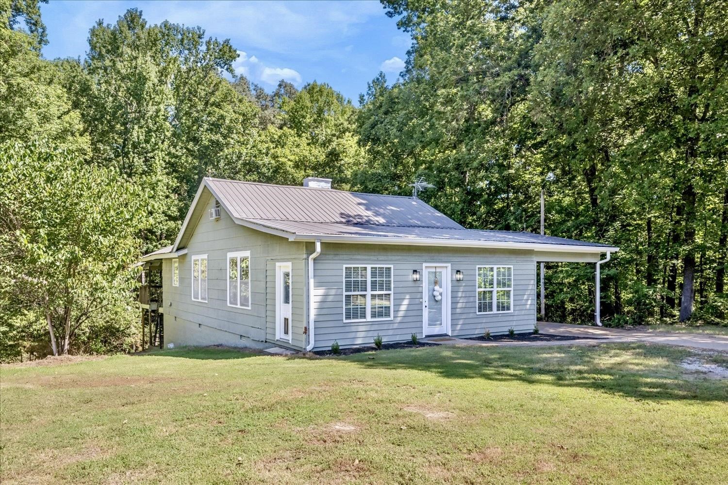 200 Gordon Dr Property Photo 1