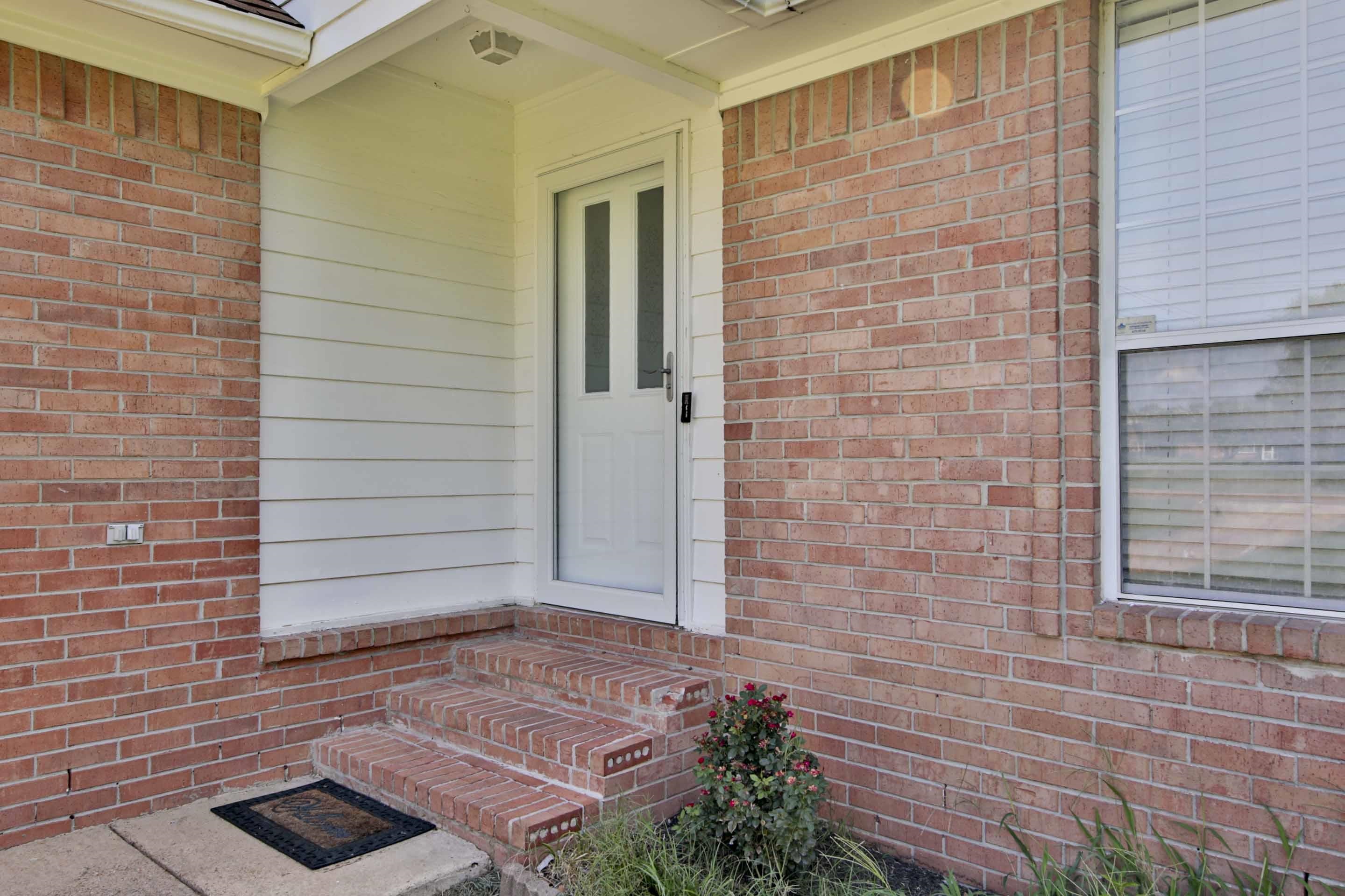 22 Kingston Ave Property Photo 3