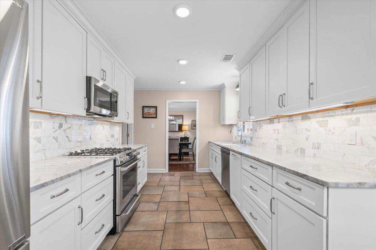 2760 Holly Spring Dr Property Photo 11