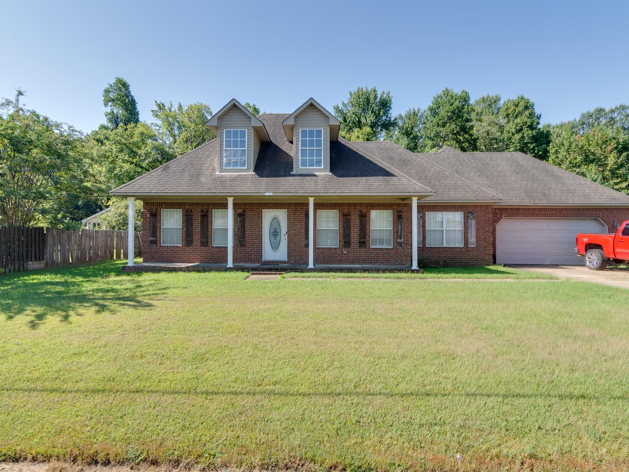 1243 J E Blaydes Blvd Property Photo 1