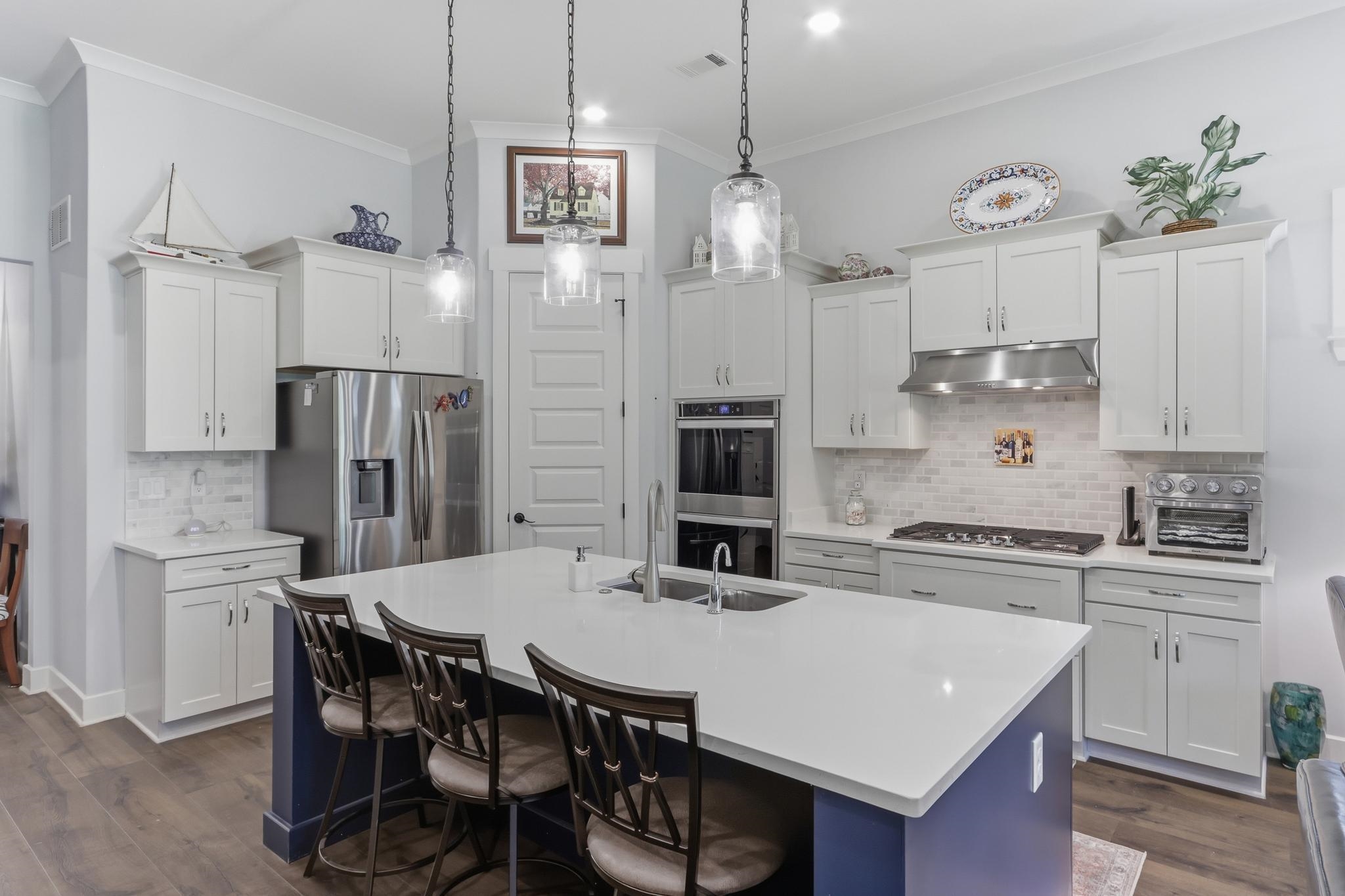 5744 Hollow Oak Dr E Property Photo 8