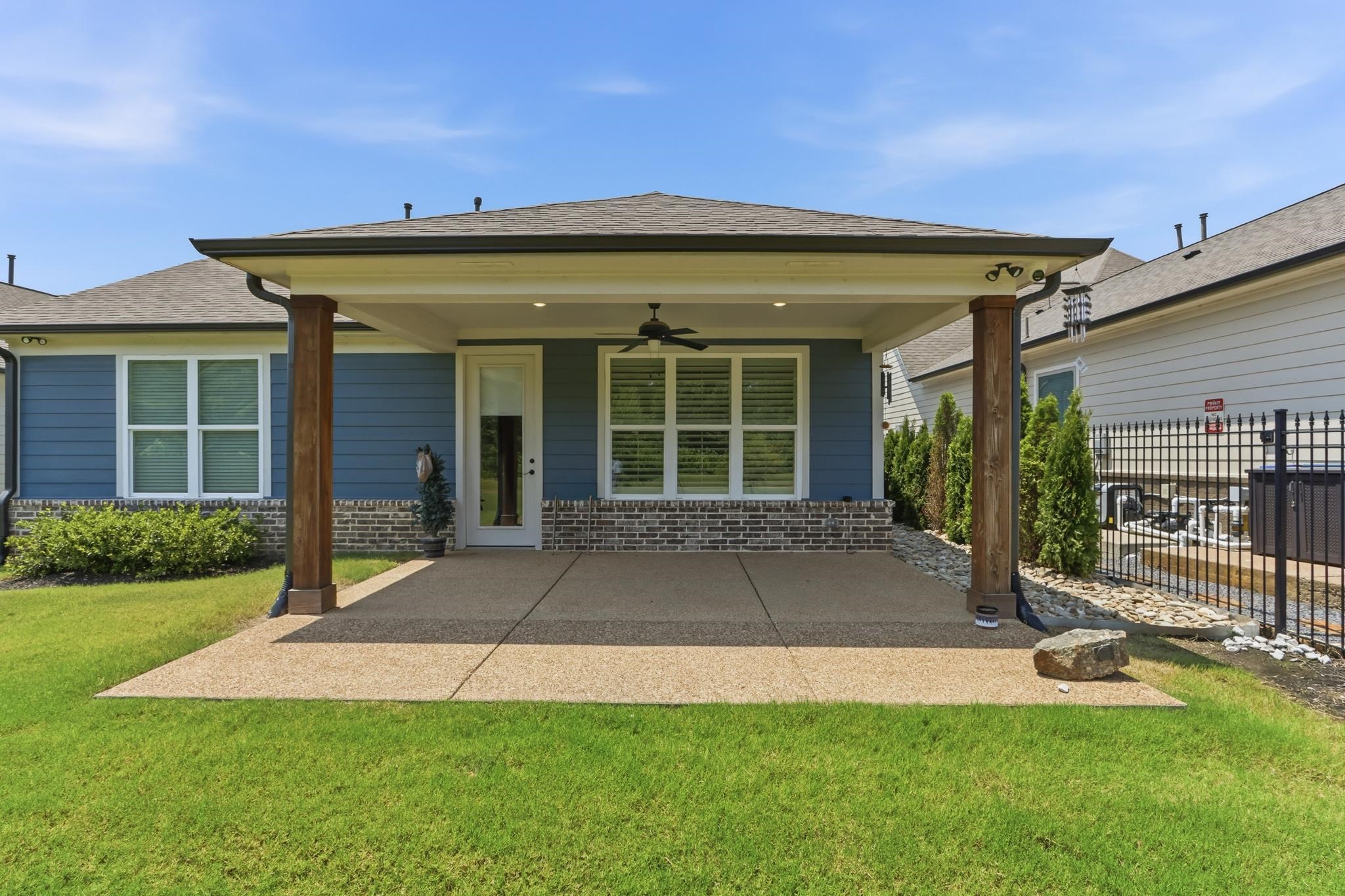 5744 Hollow Oak Dr E Property Photo 32