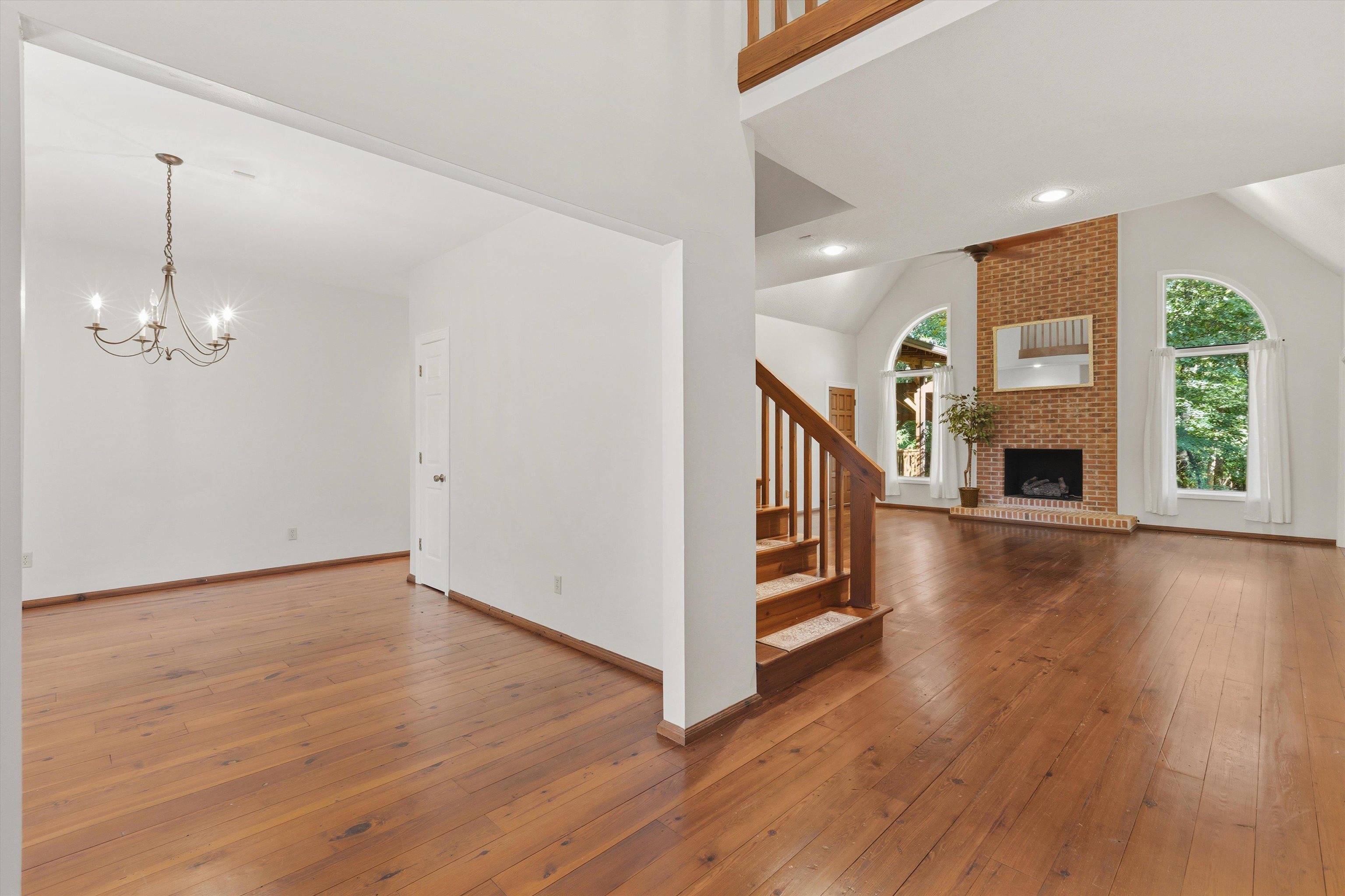 3914 Windolyn Cir S Property Photo 5