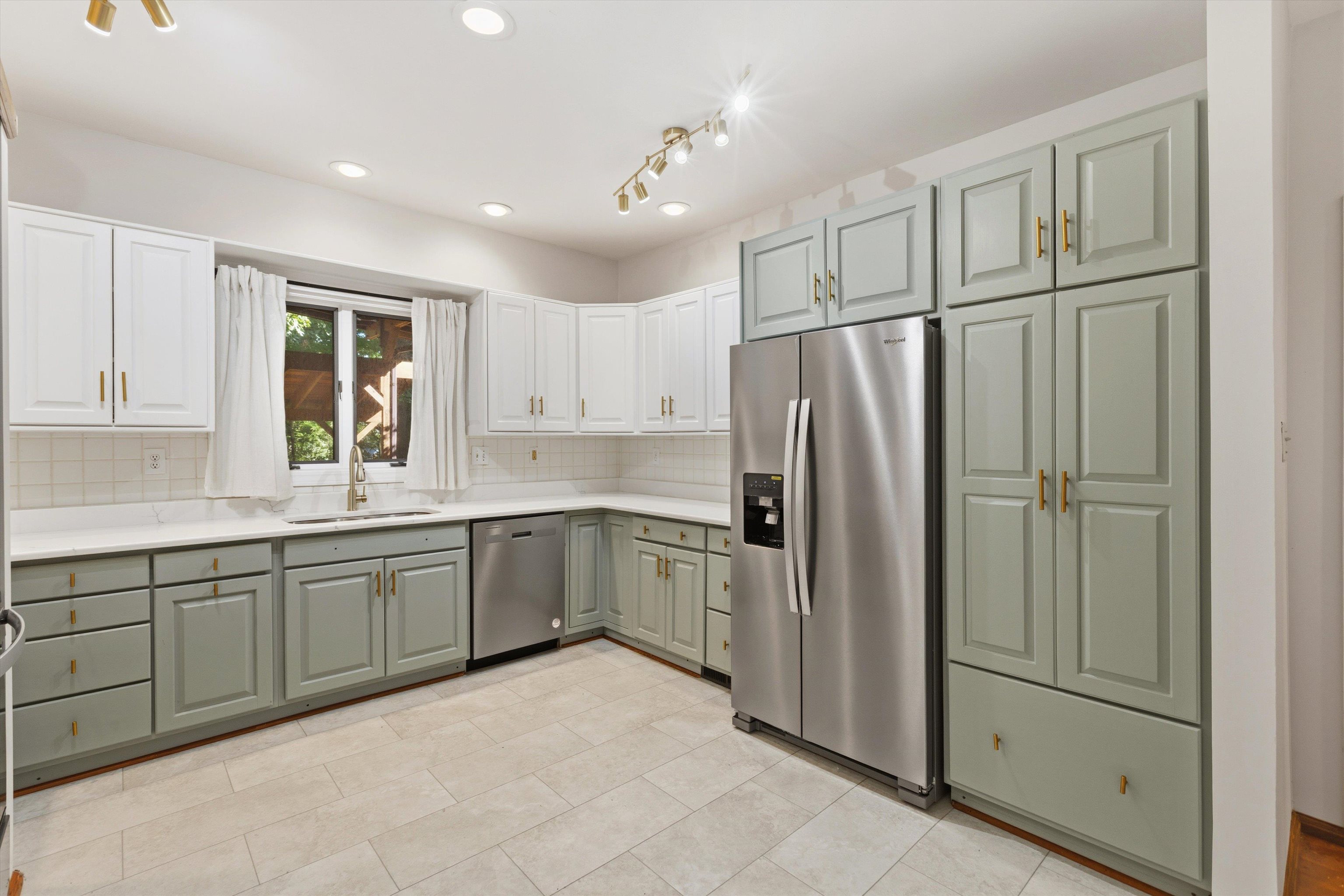 3914 Windolyn Cir S Property Photo 10