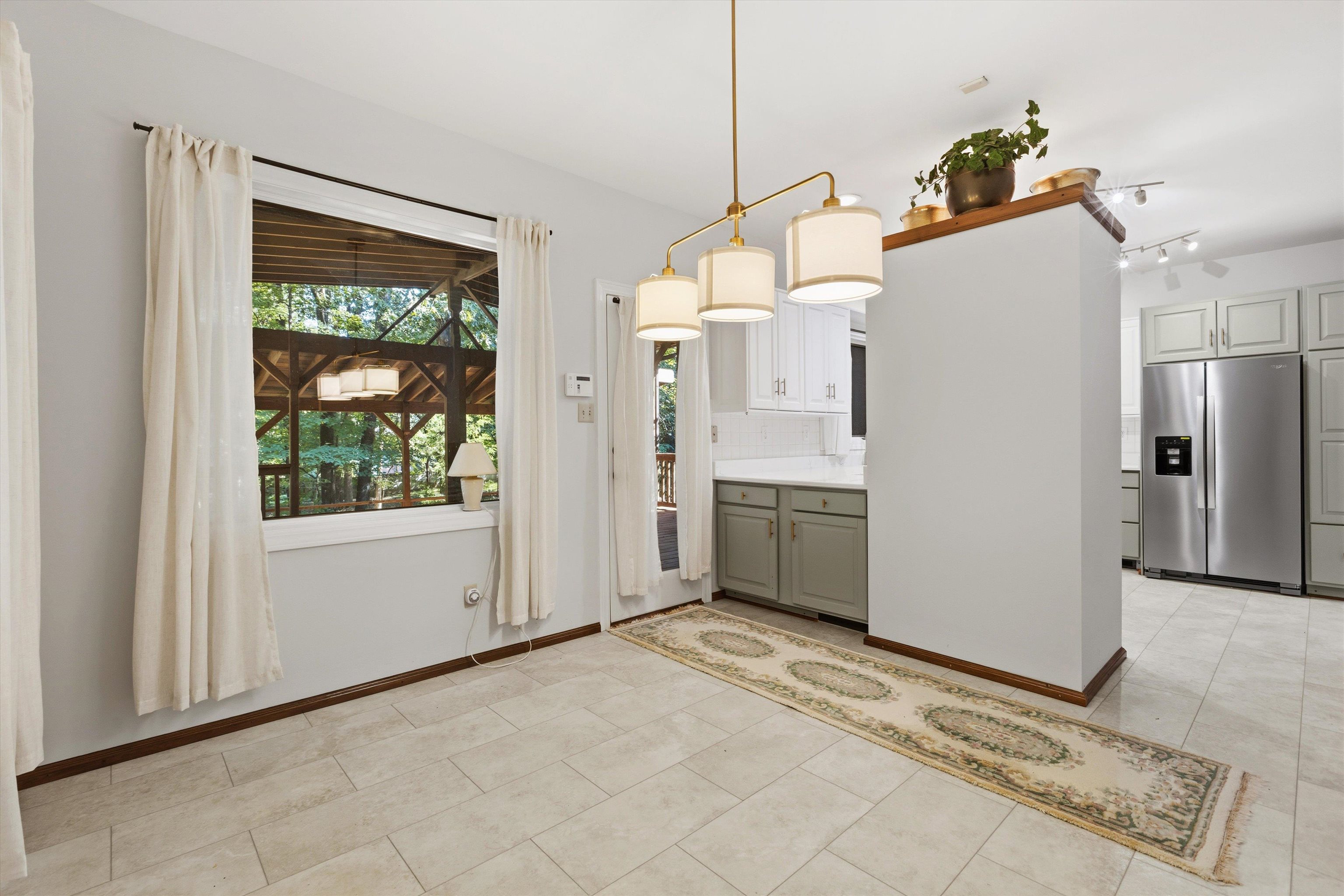 3914 Windolyn Cir S Property Photo 13