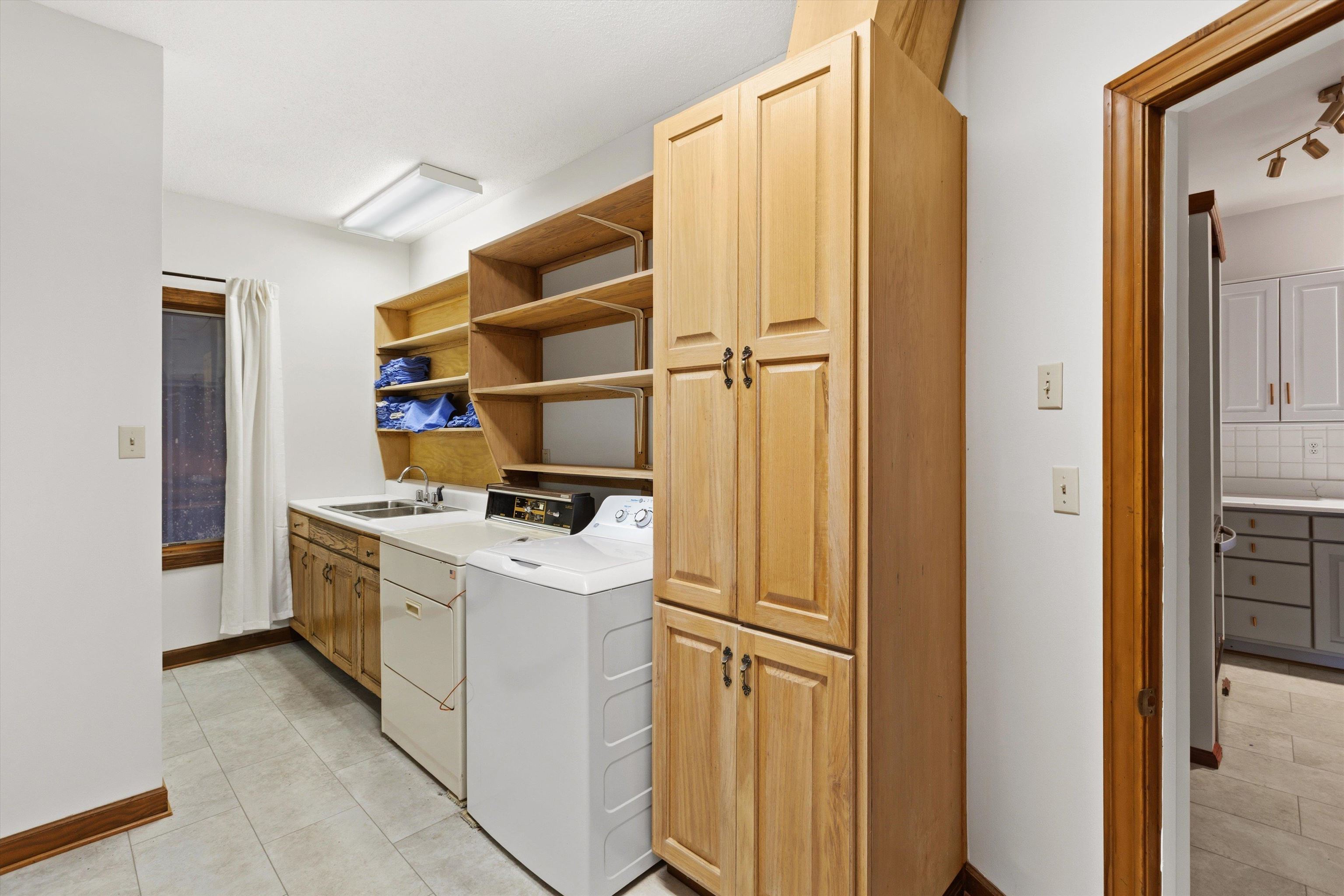3914 Windolyn Cir S Property Photo 15