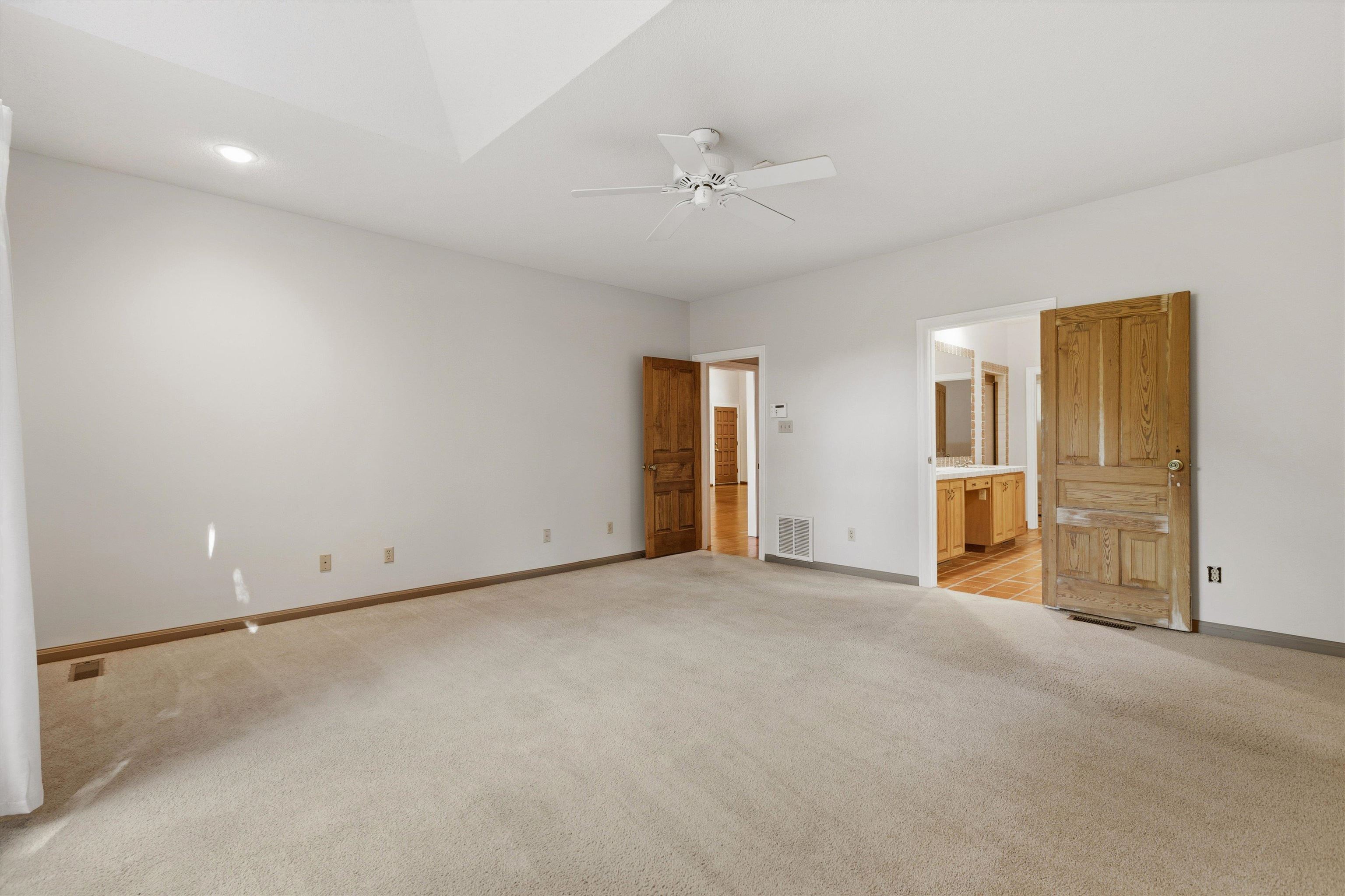 3914 Windolyn Cir S Property Photo 17