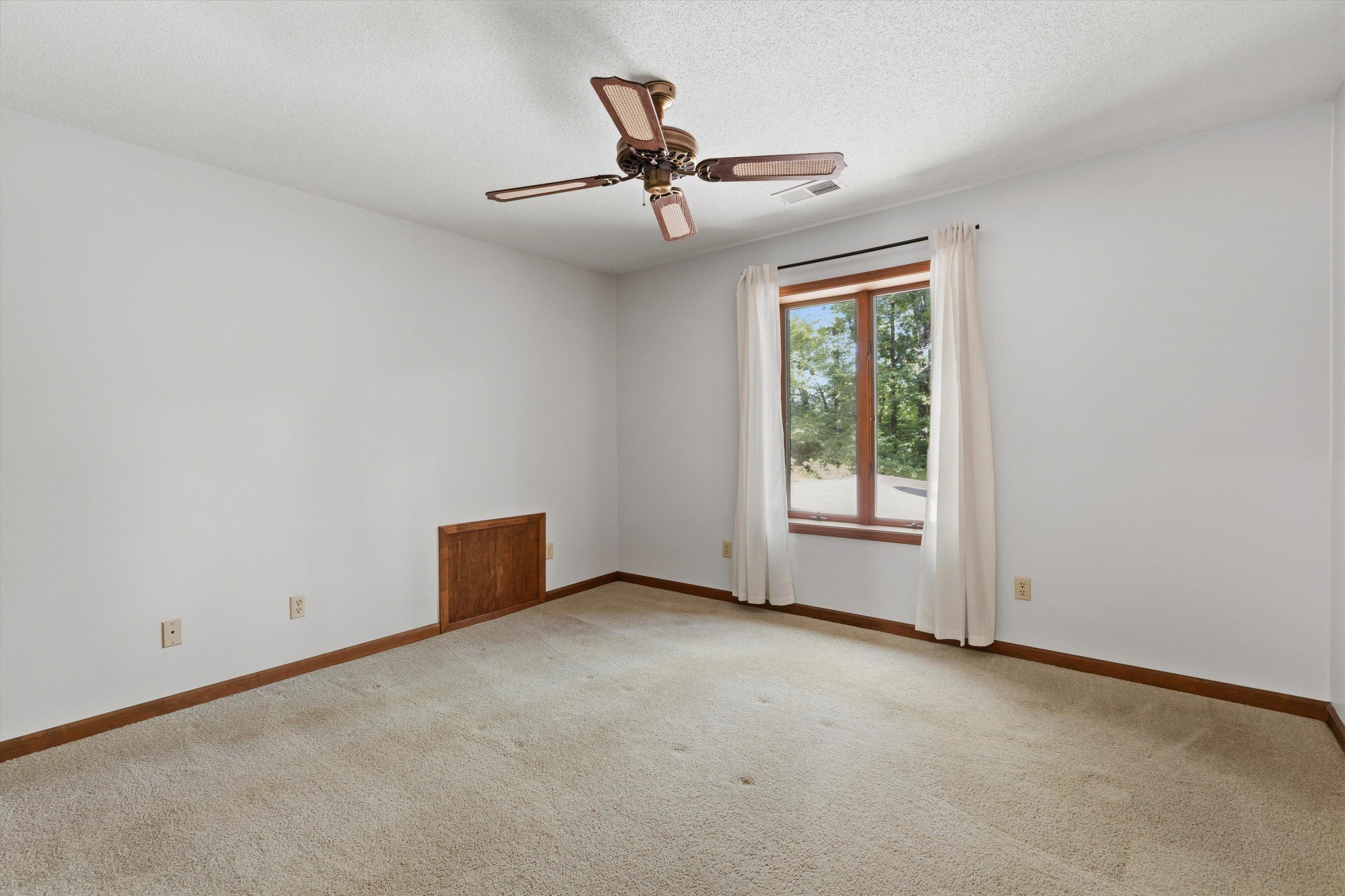 3914 Windolyn Cir S Property Photo 26