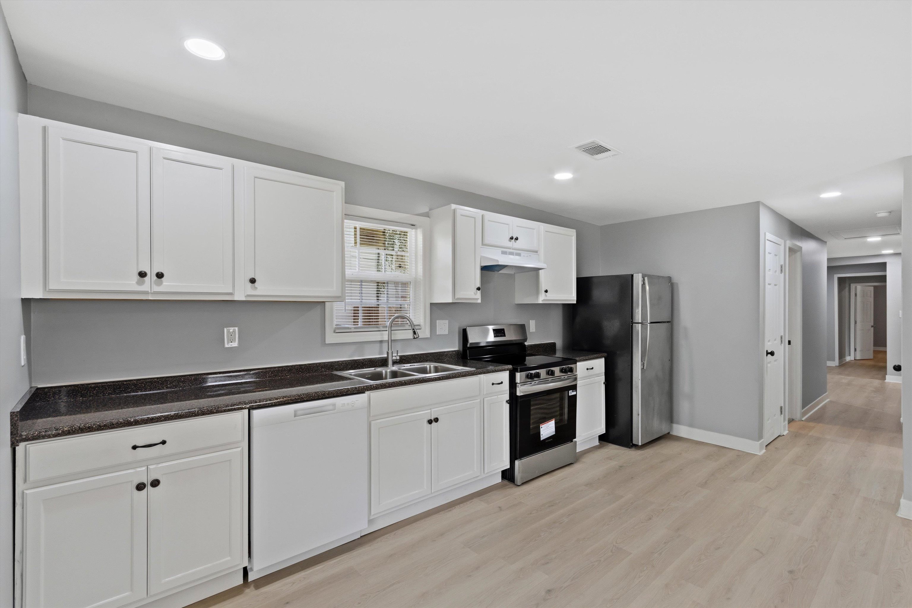 823 Marianna St Property Photo 4