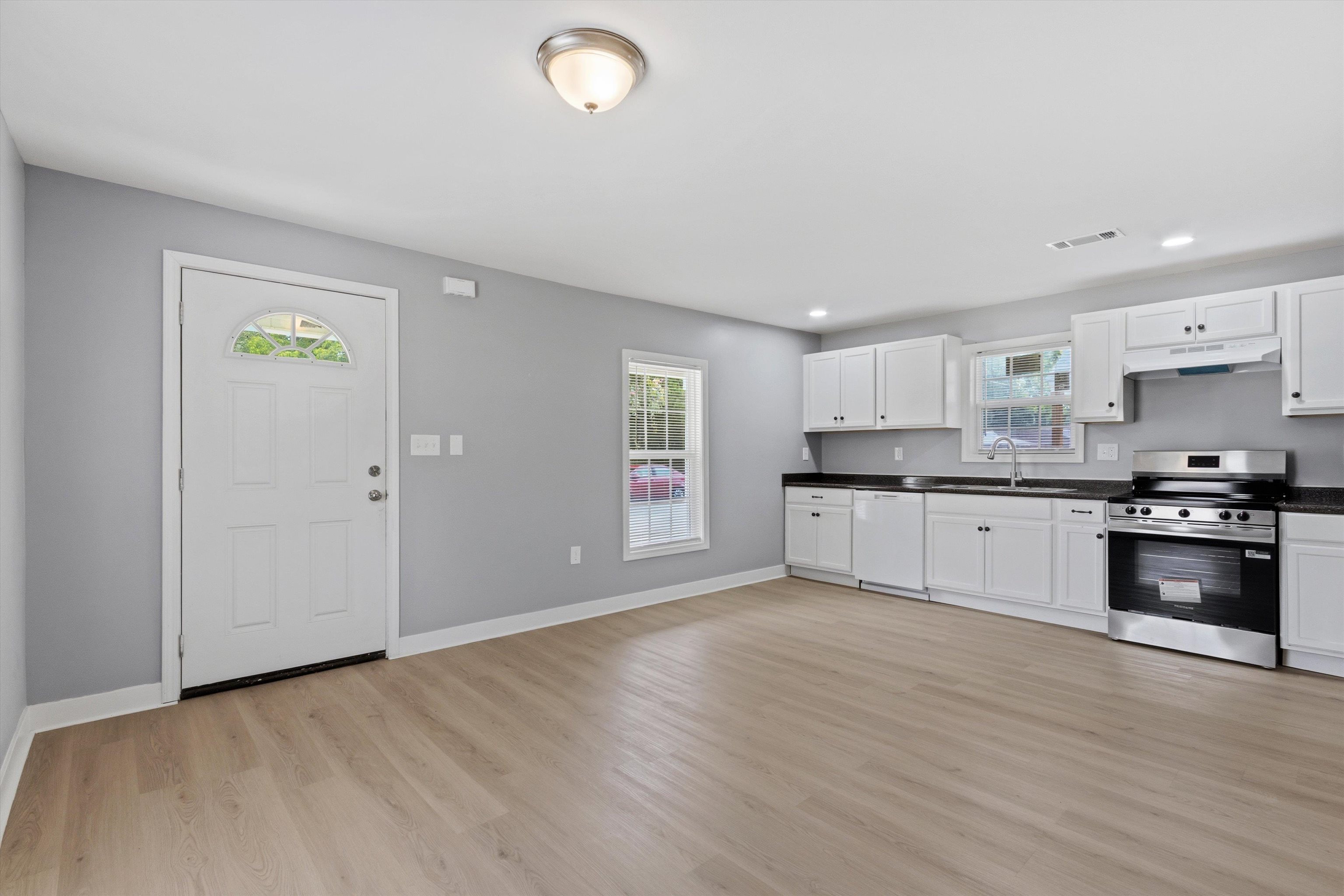 823 Marianna St Property Photo 6