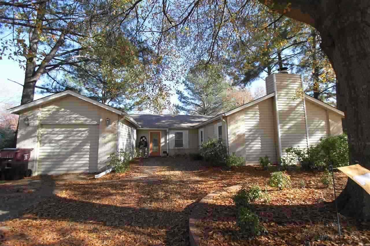 880 HUNTERS RETREAT DR Property Photo 1