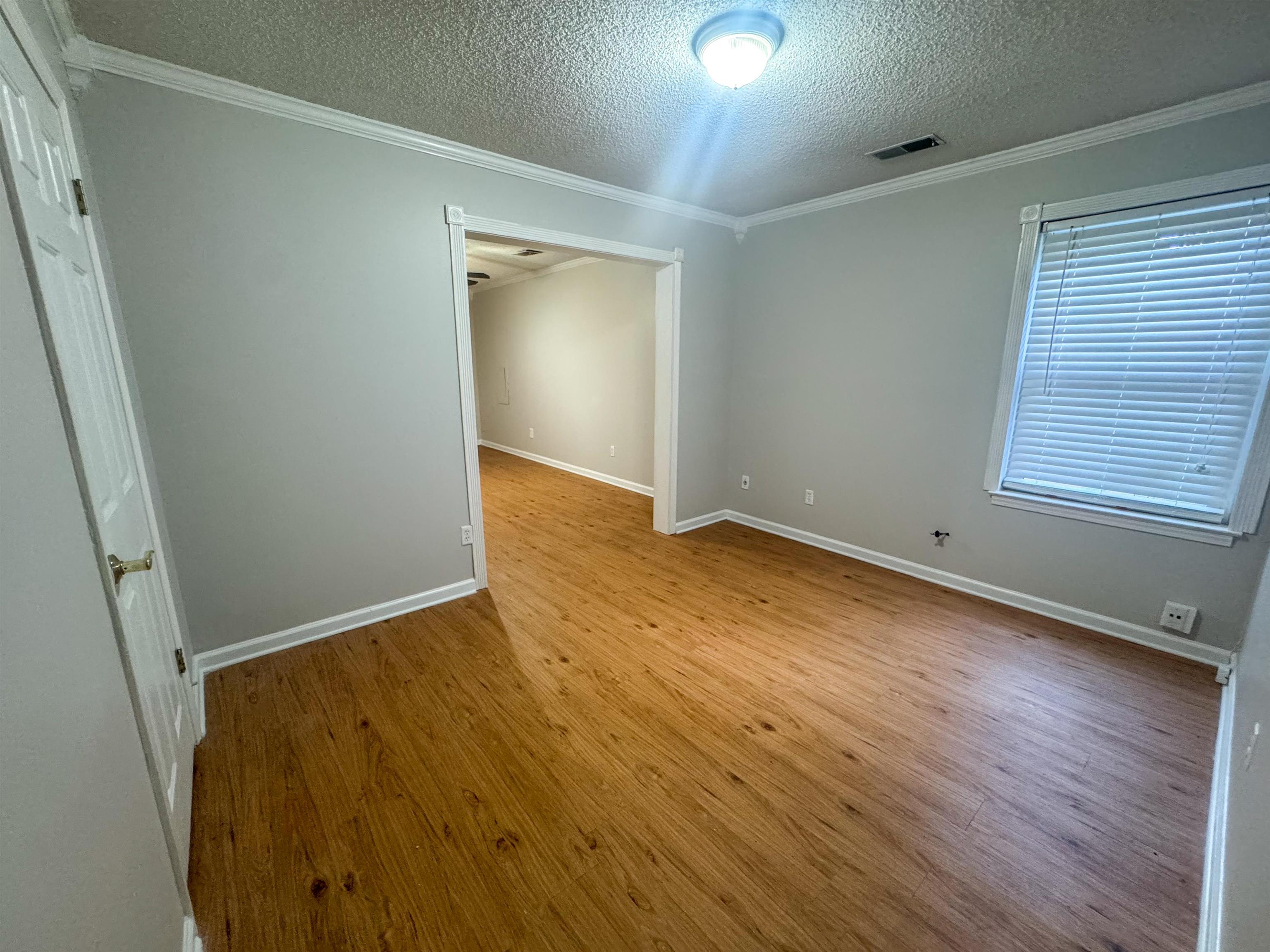 880 Hunters Retreat Dr Property Photo 2