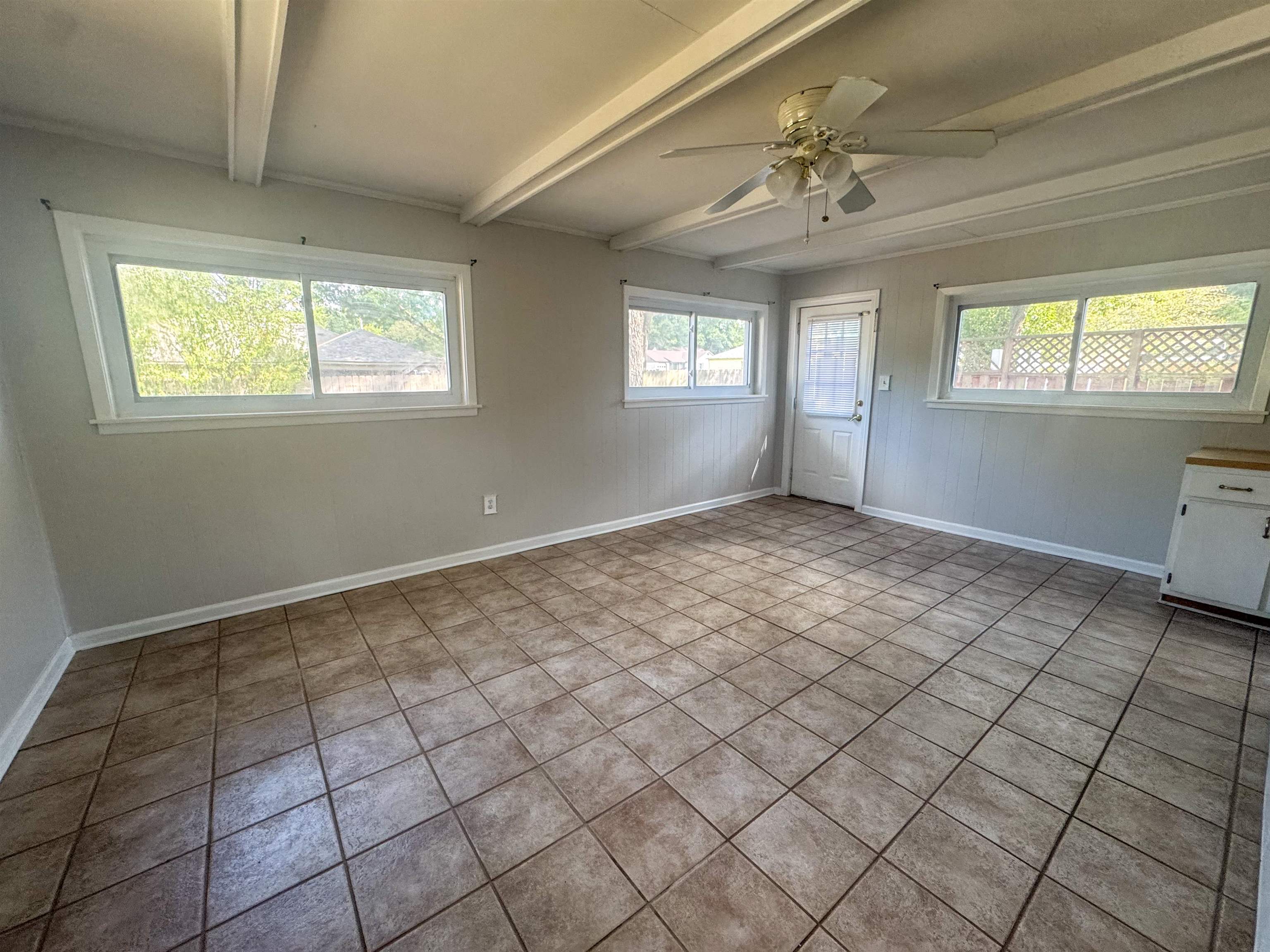 880 Hunters Retreat Dr Property Photo 6