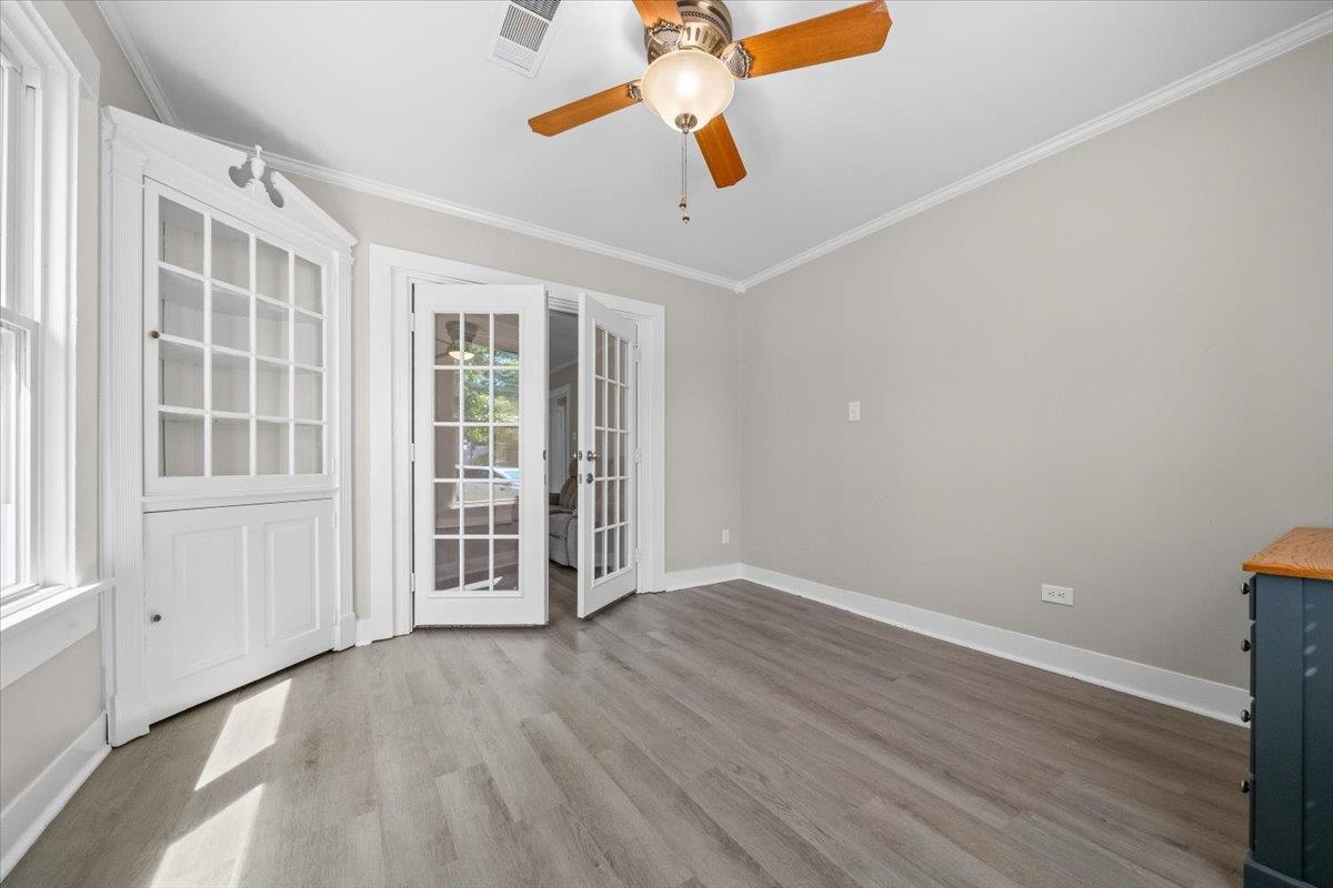 330 College St Property Photo 11