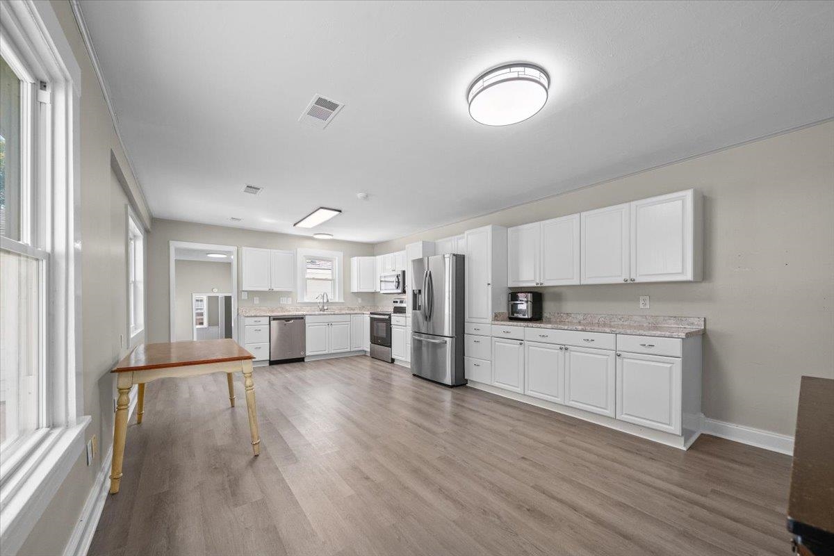 330 College St Property Photo 14