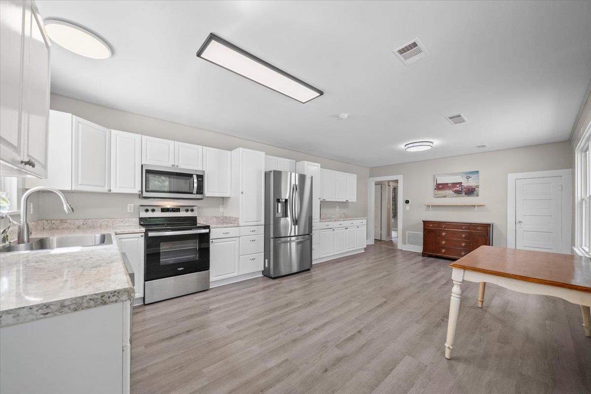 330 College St Property Photo 15