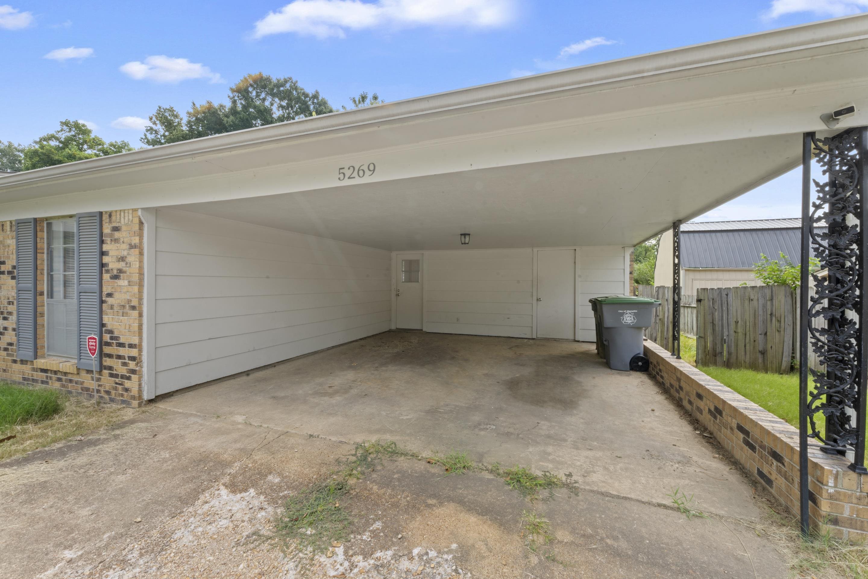 5269 Yellowood Rd Property Photo 4
