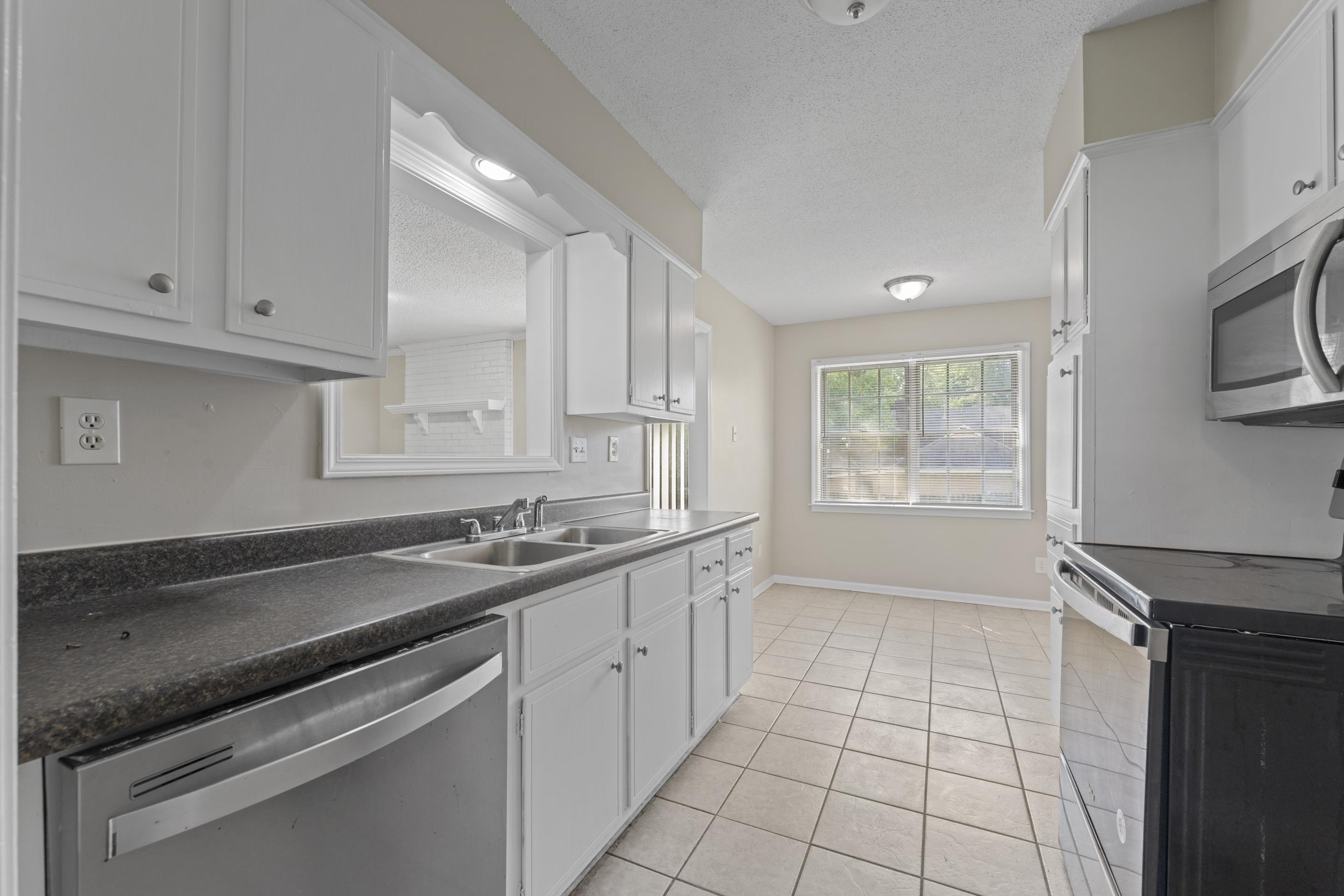 5269 Yellowood Rd Property Photo 10