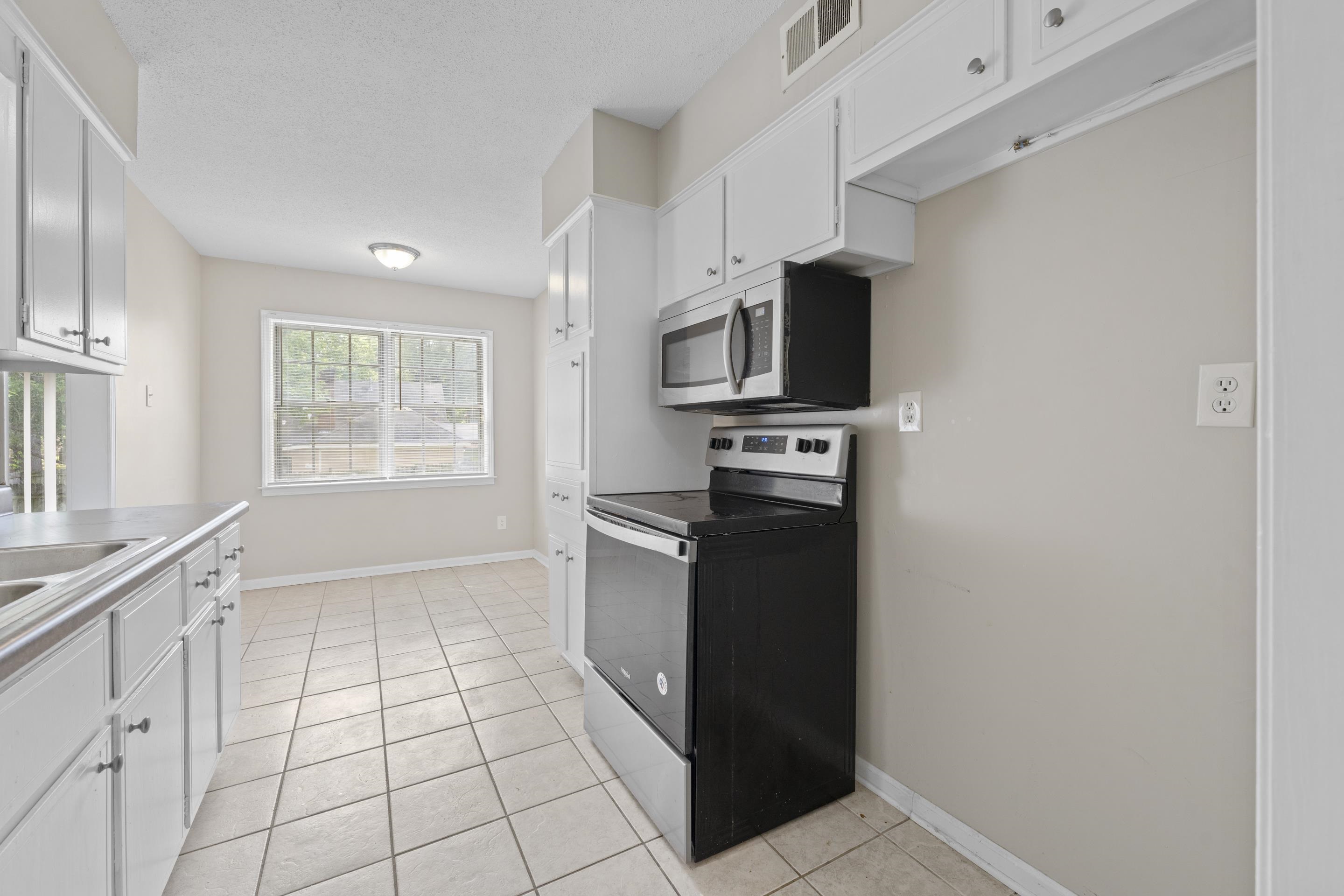5269 Yellowood Rd Property Photo 11