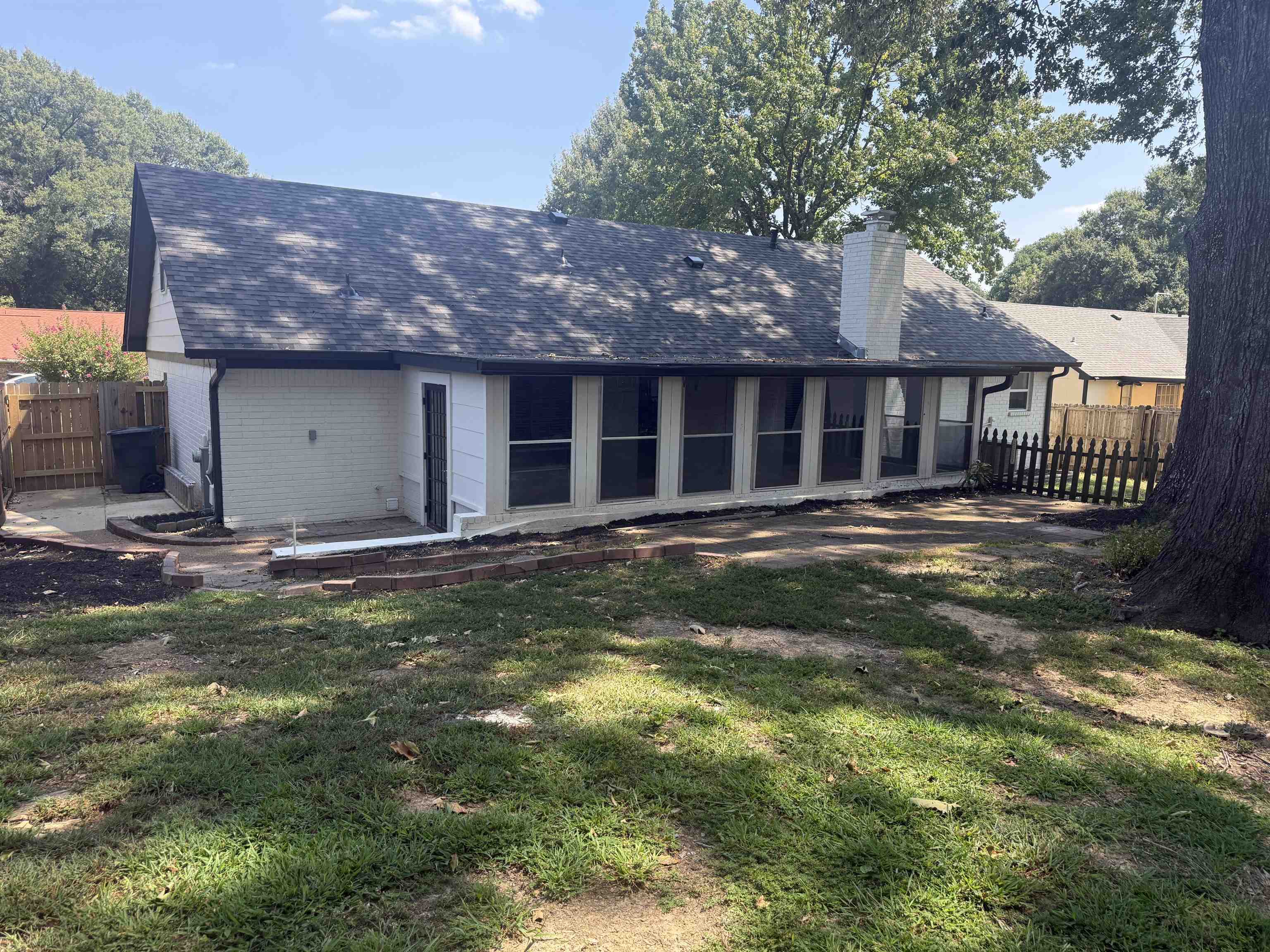 3277 Court St Property Photo 4