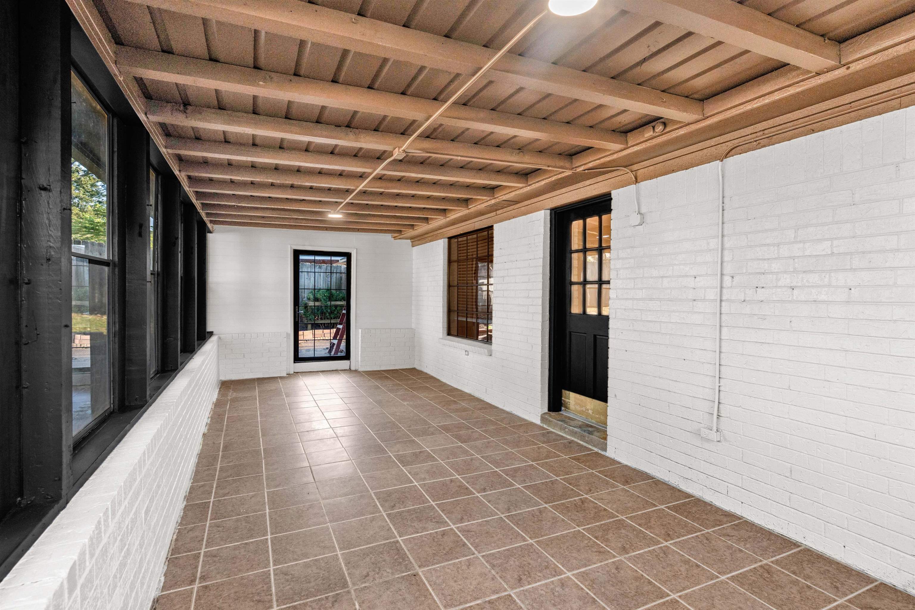 3277 Court St Property Photo 6