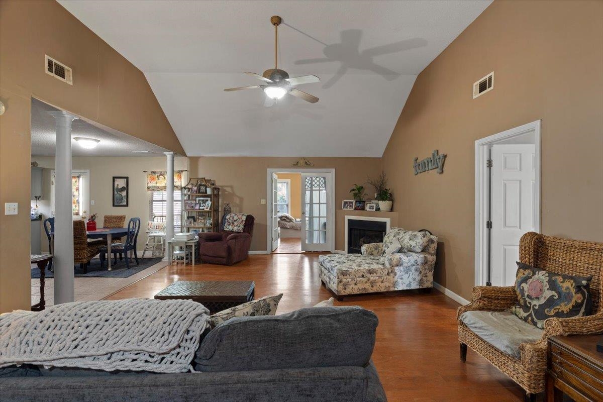 4760 Hallbrook Dr Property Photo 3