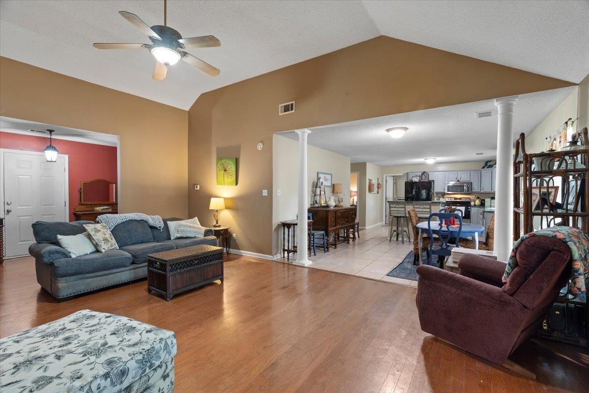 4760 Hallbrook Dr Property Photo 4