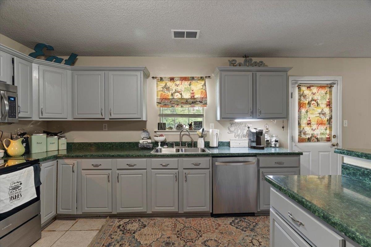 4760 Hallbrook Dr Property Photo 5
