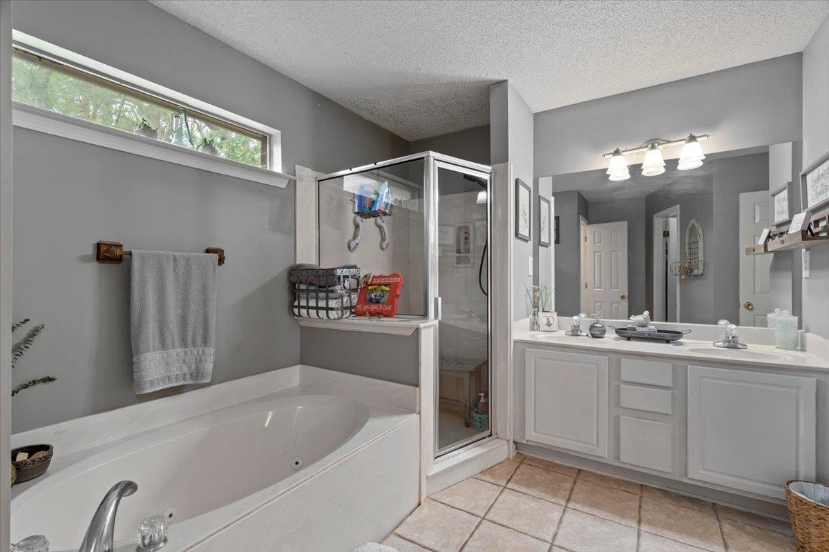4760 Hallbrook Dr Property Photo 9
