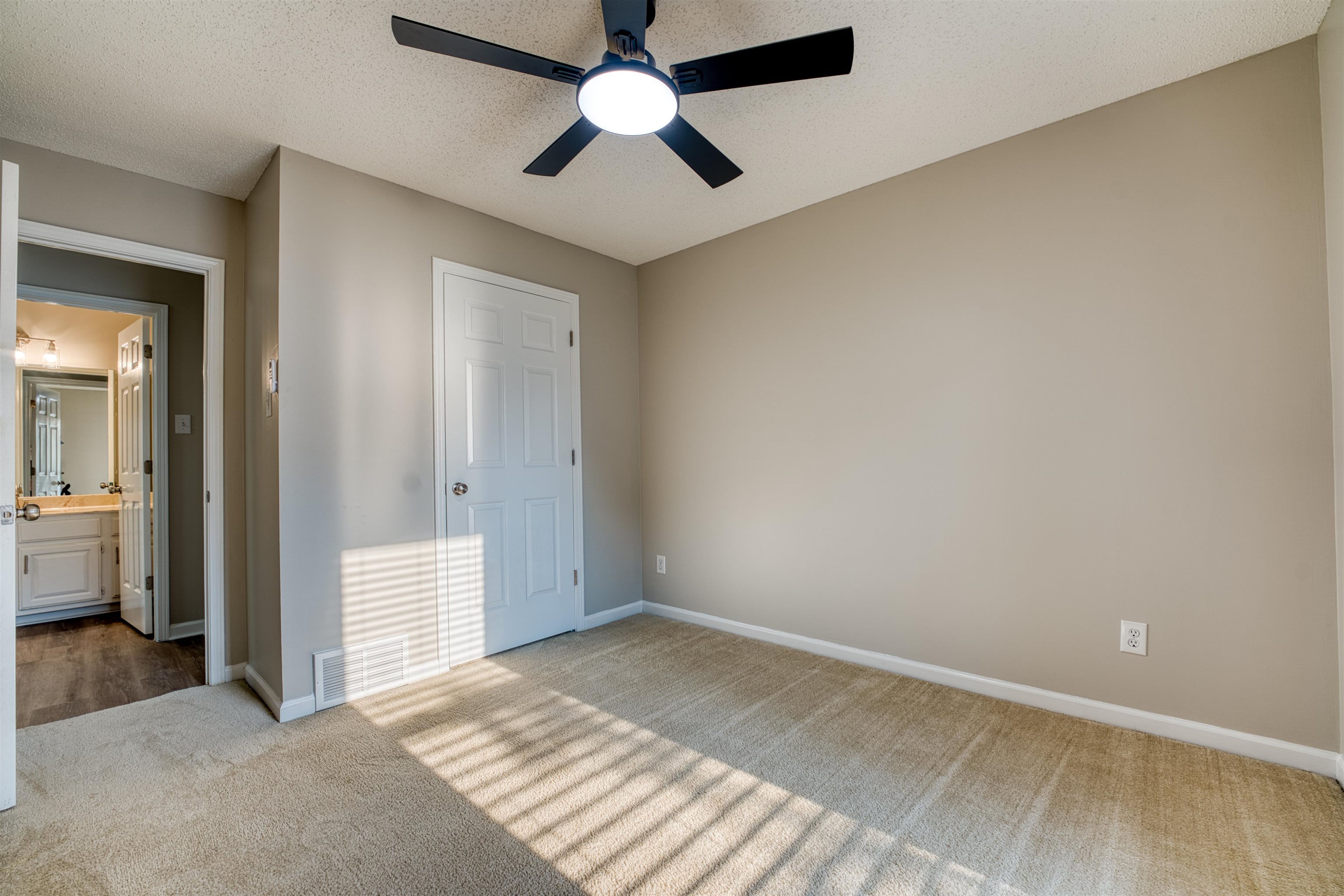 8747 Grandbury Pl Property Photo 27