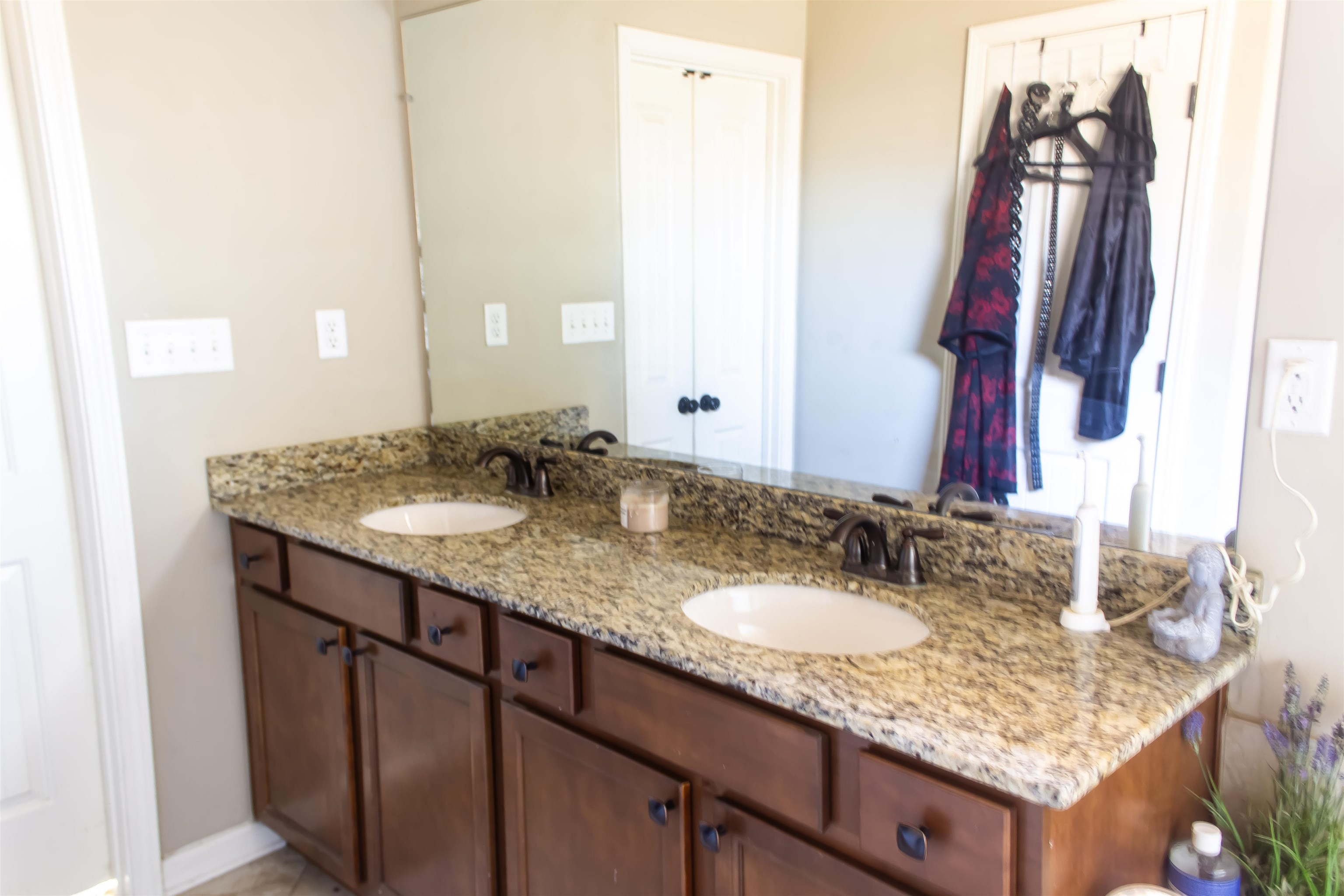 7665 Shadowcrest Cv Property Photo 12