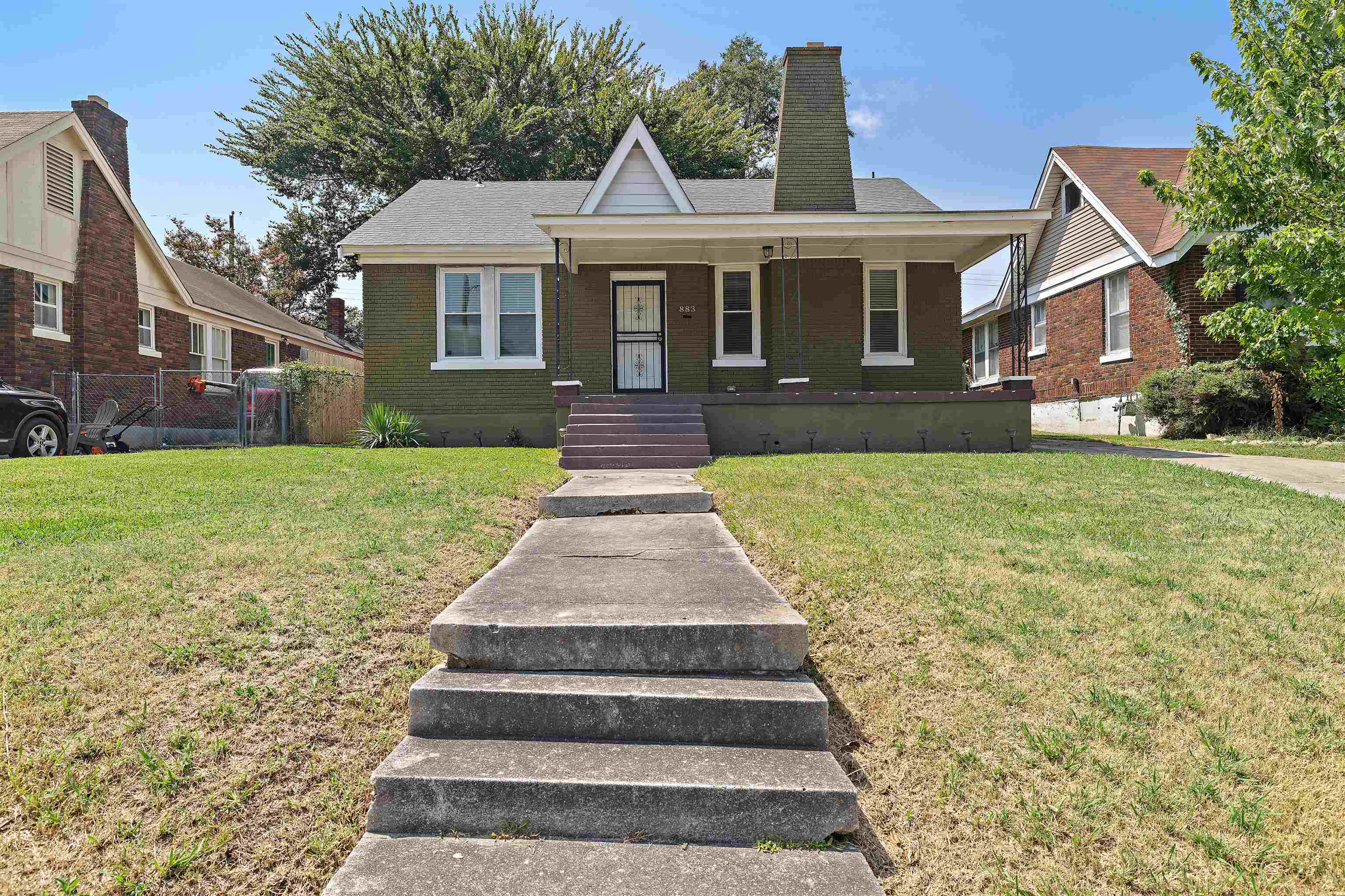 883 Evergreen St Property Photo 2