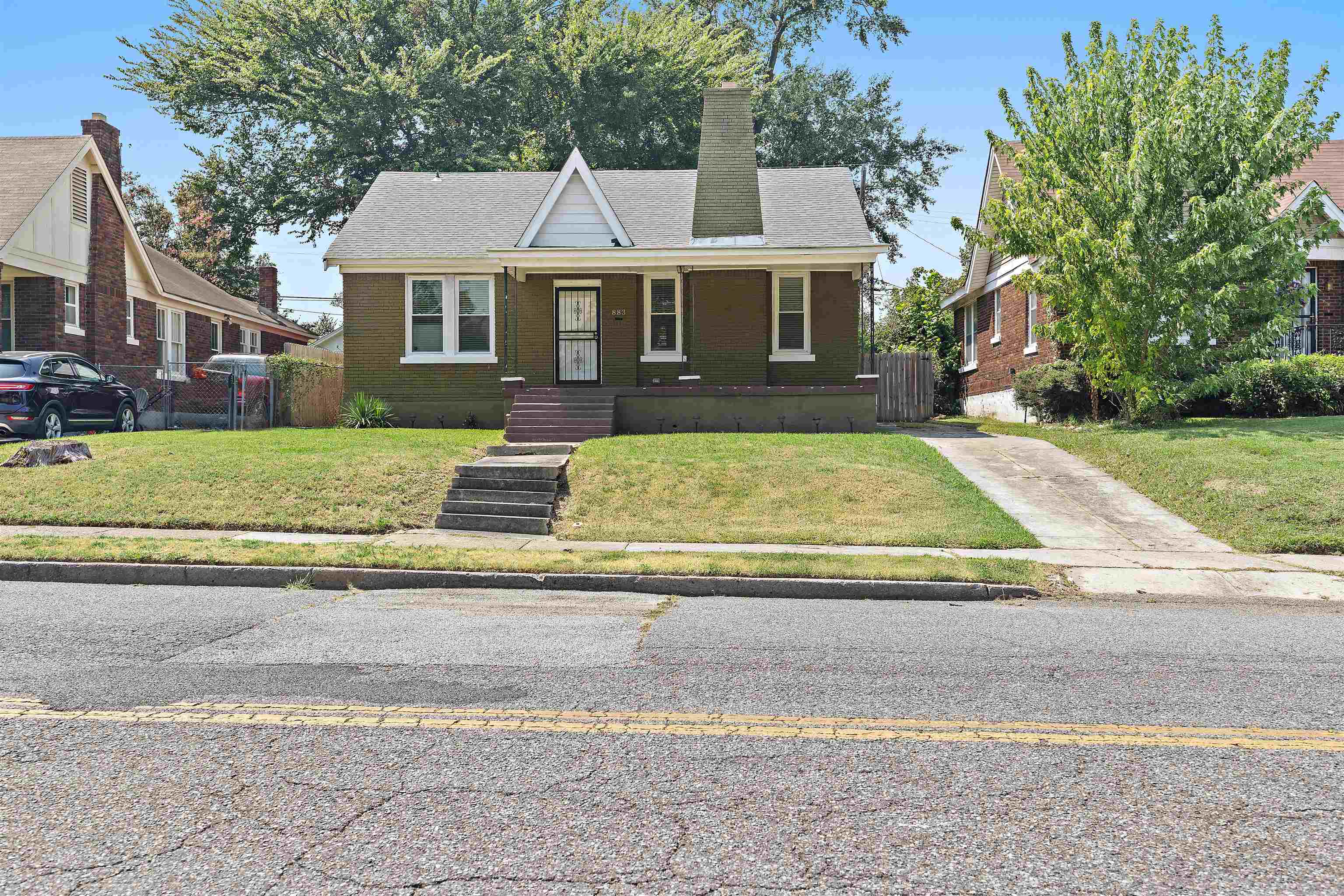883 Evergreen St Property Photo 3