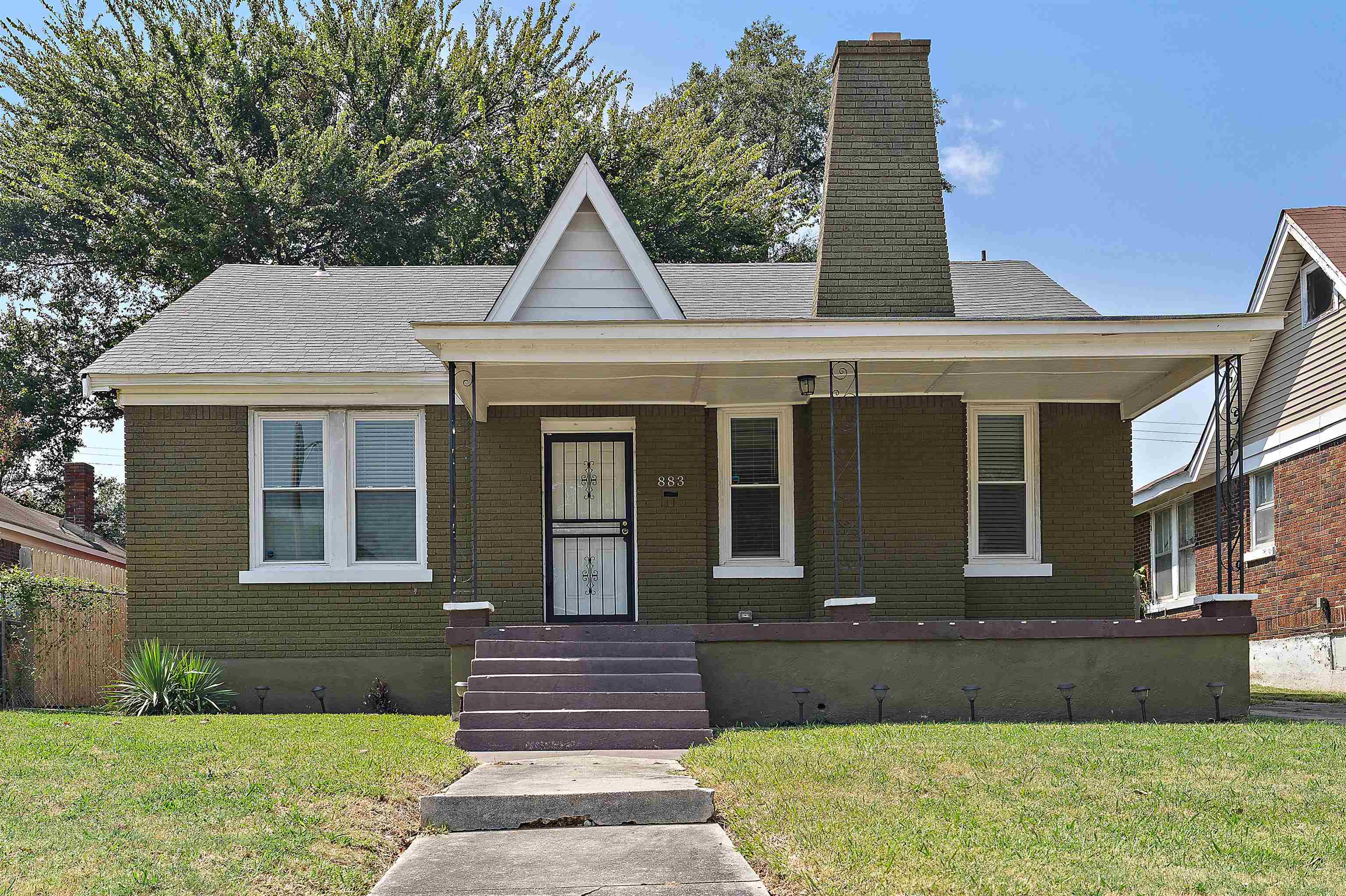 883 Evergreen St Property Photo 4