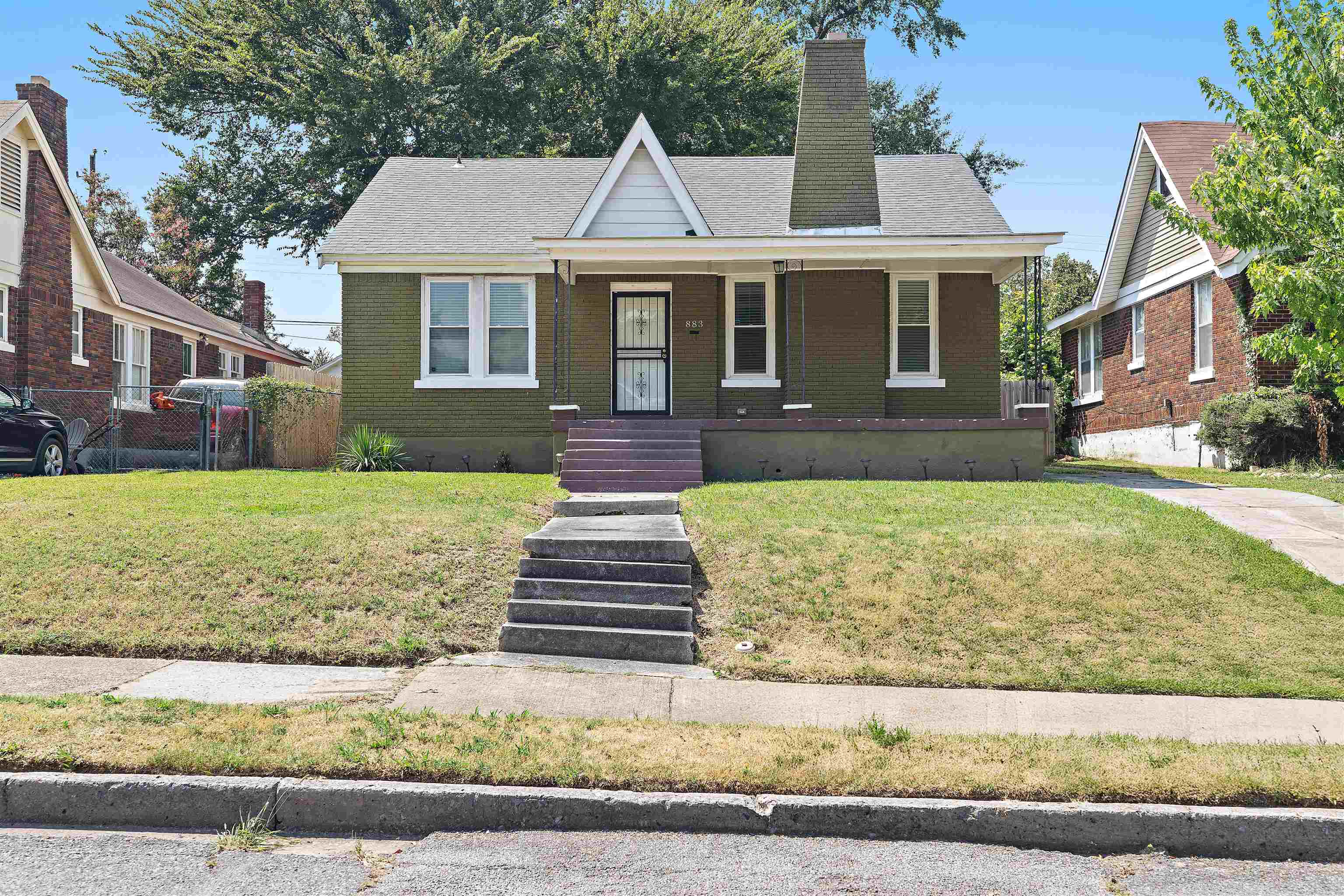 883 Evergreen St Property Photo 5