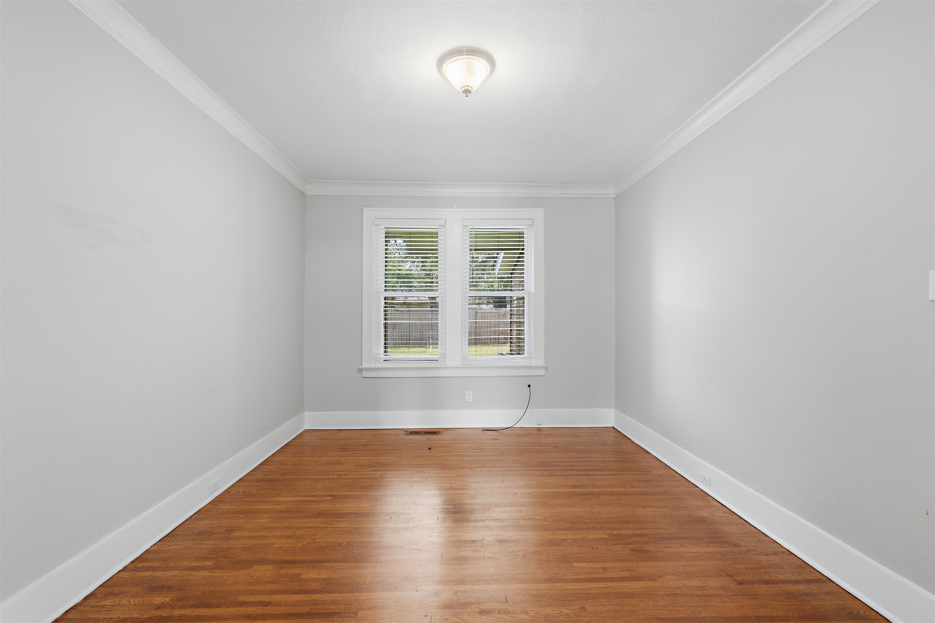 883 Evergreen St Property Photo 11