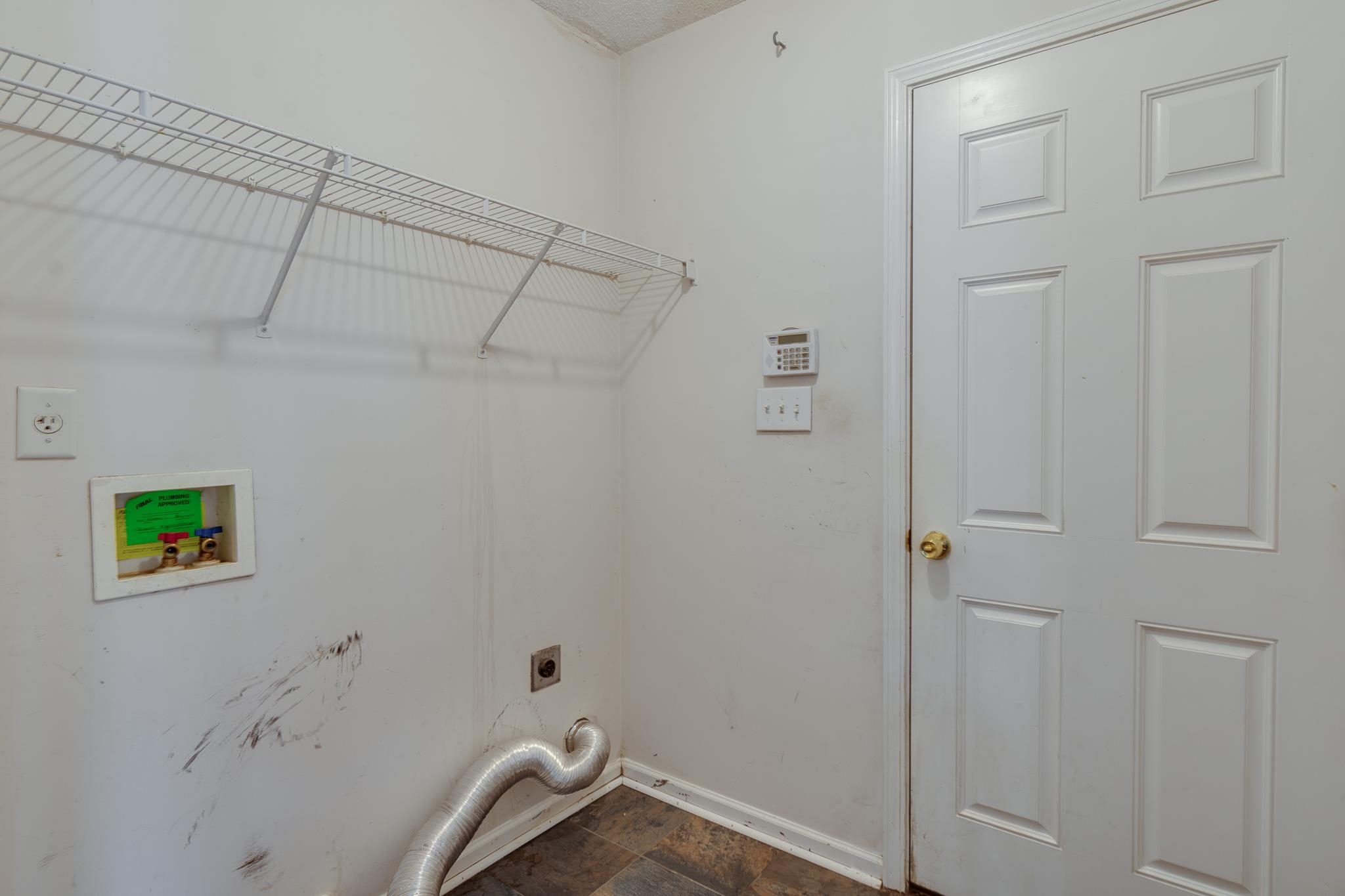 1464 Farmyard Cv Property Photo 25