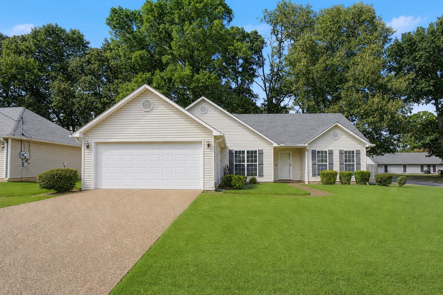 9 Broadleaf Cv Property Photo 1