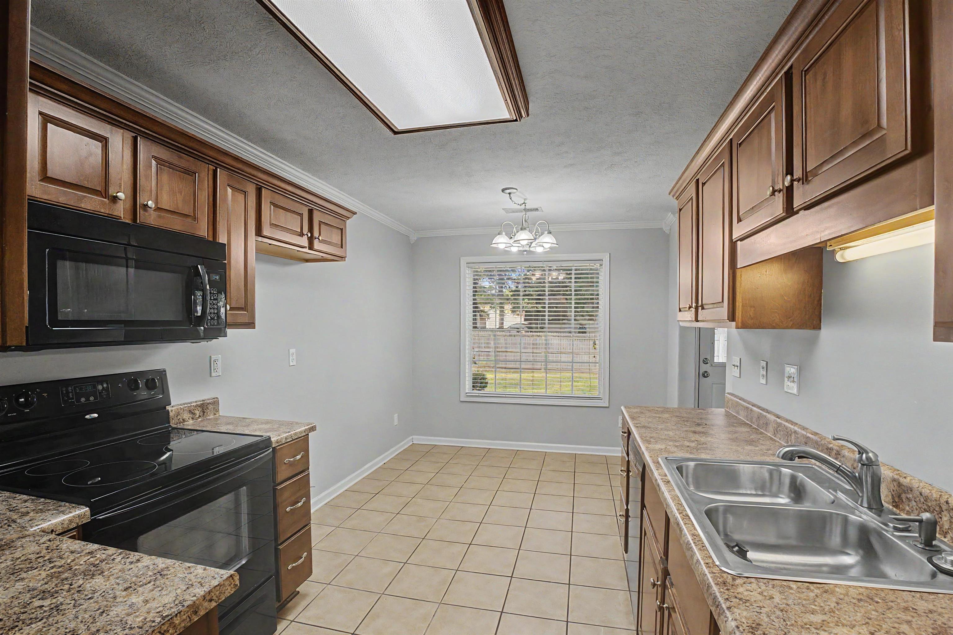 9 Broadleaf Cv Property Photo 7