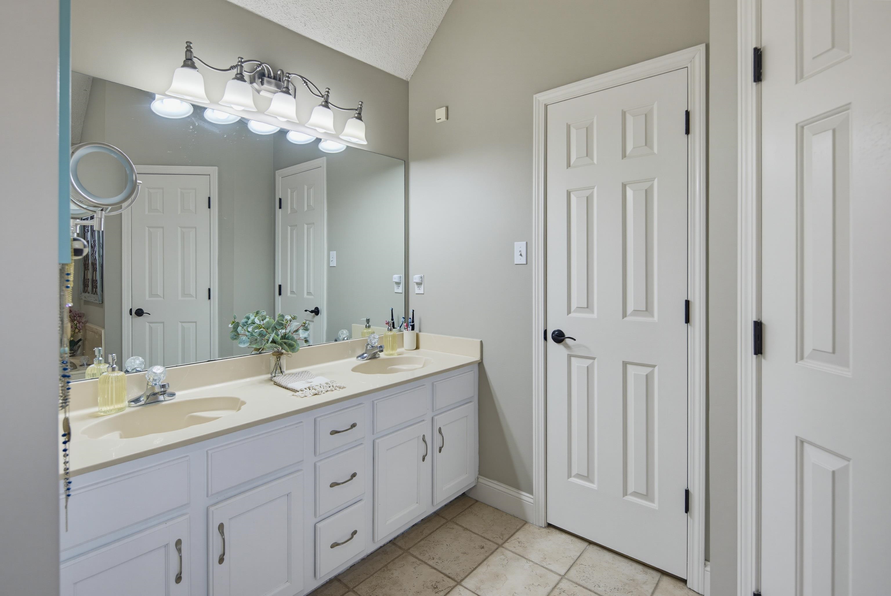 7685 Shadow Hills Dr Property Photo 21
