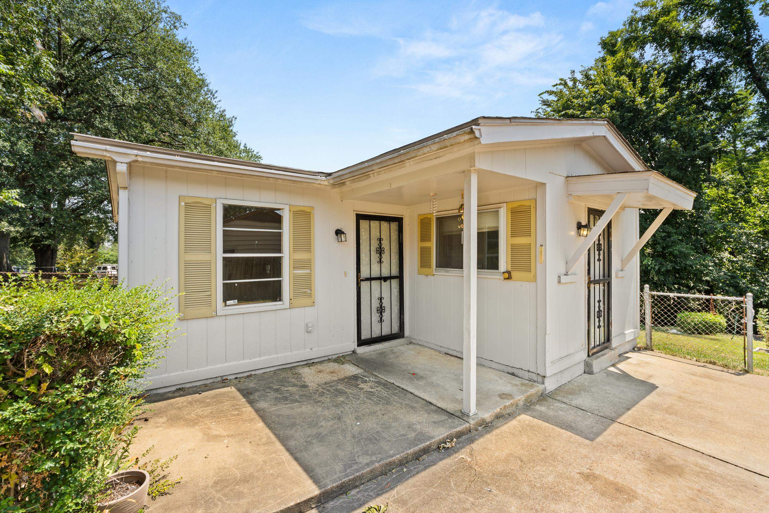 933 Western Park Dr Property Photo 3